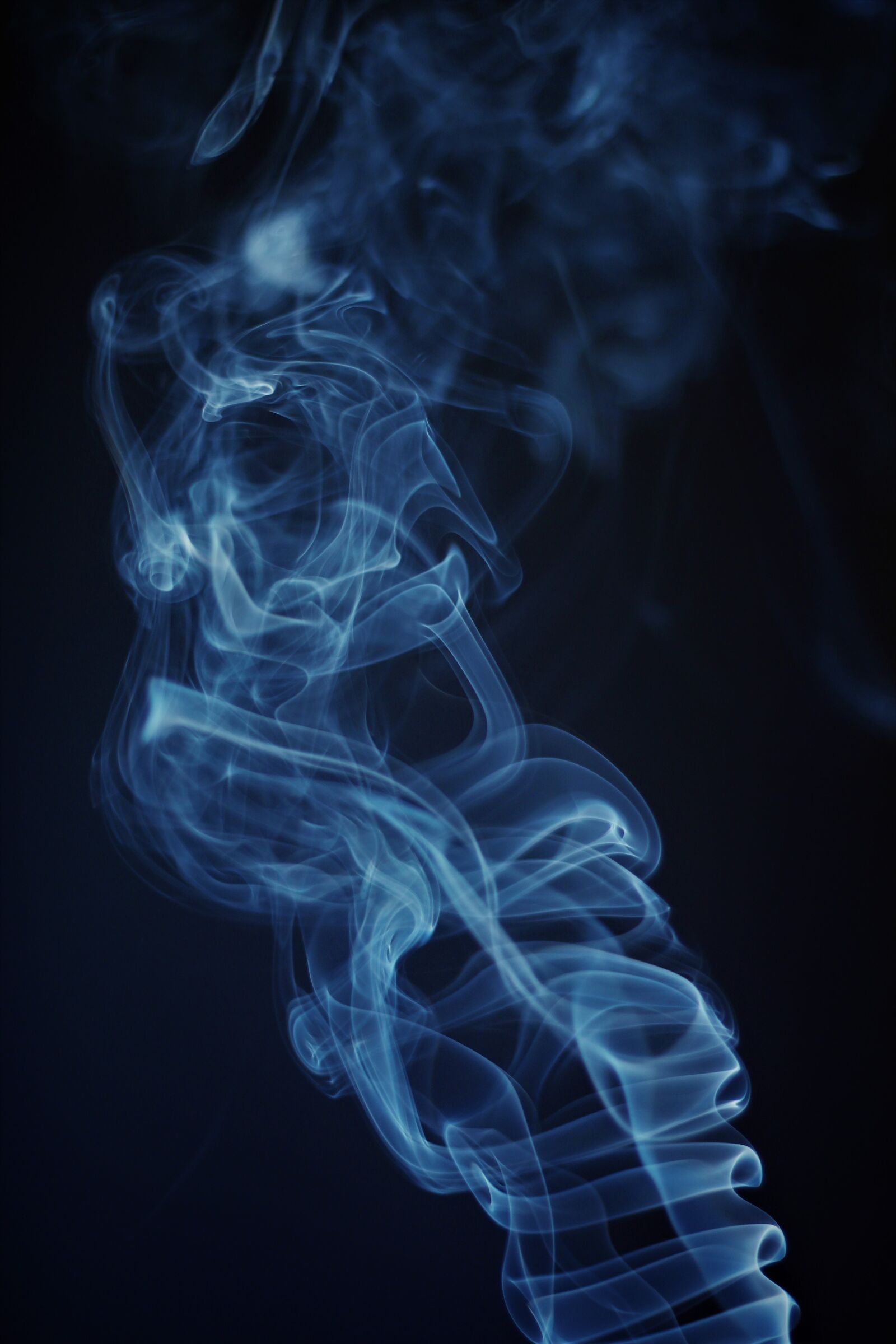 Canon EOS 1200D (EOS Rebel T5 / EOS Kiss X70 / EOS Hi) + Canon EF 50mm F1.8 STM sample photo. Smoke, vapour, aroma photography