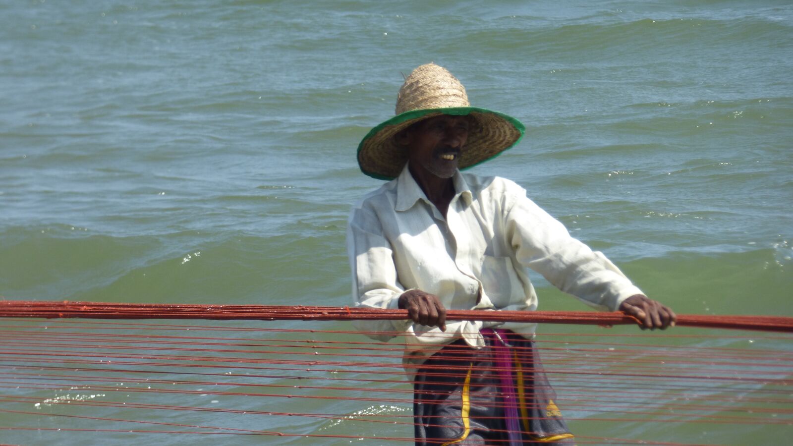 Panasonic DMC-FZ72 sample photo. Fish, ceylon, fisherman photography
