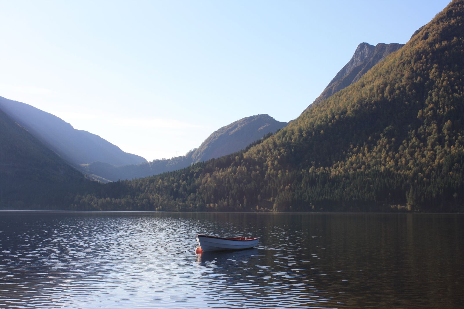 Canon EOS 1000D (EOS Digital Rebel XS / EOS Kiss F) sample photo. Boat, mountain, fjord photography