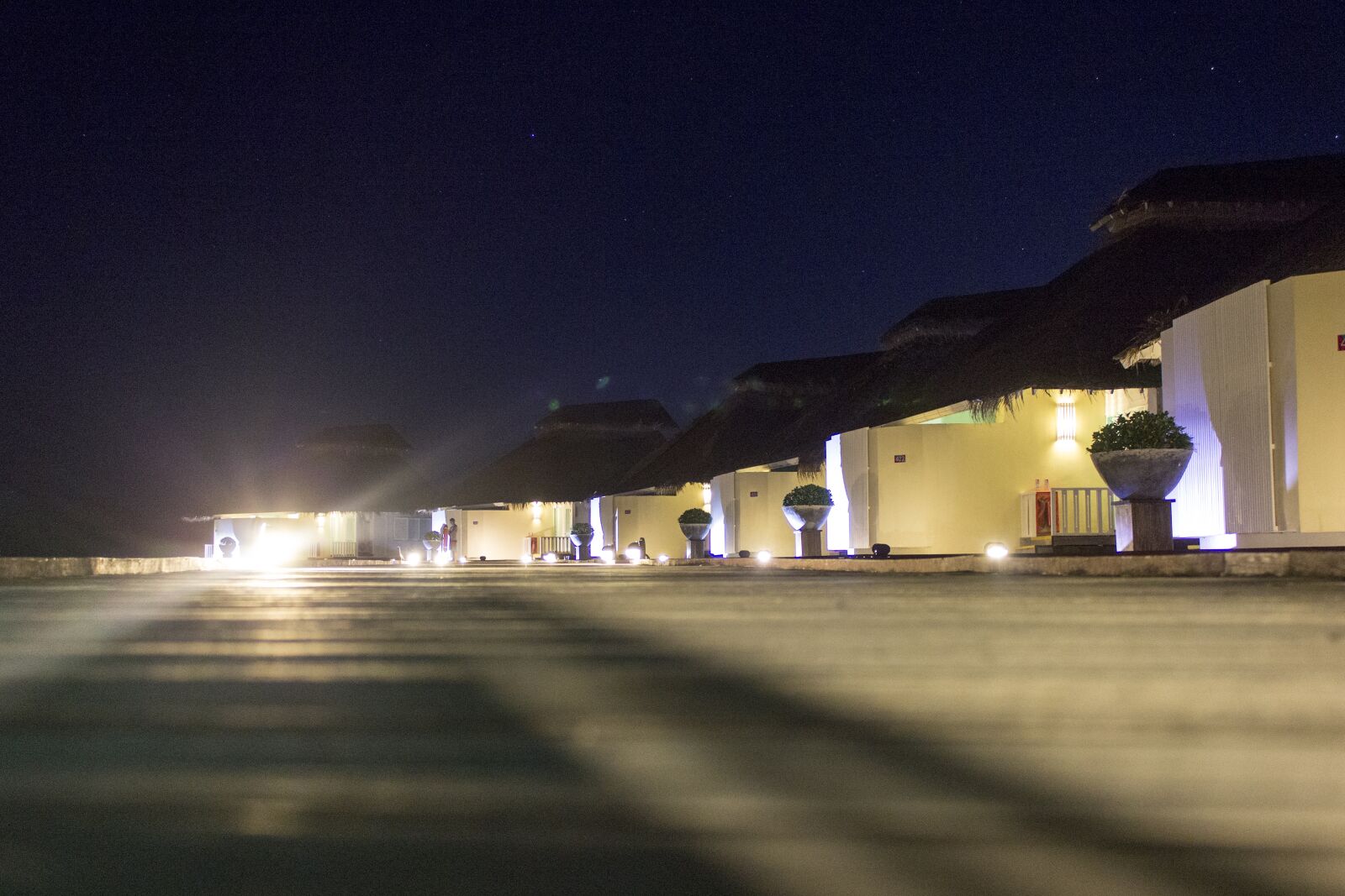 Canon EOS 600D (Rebel EOS T3i / EOS Kiss X5) sample photo. Evening, light, cabins photography