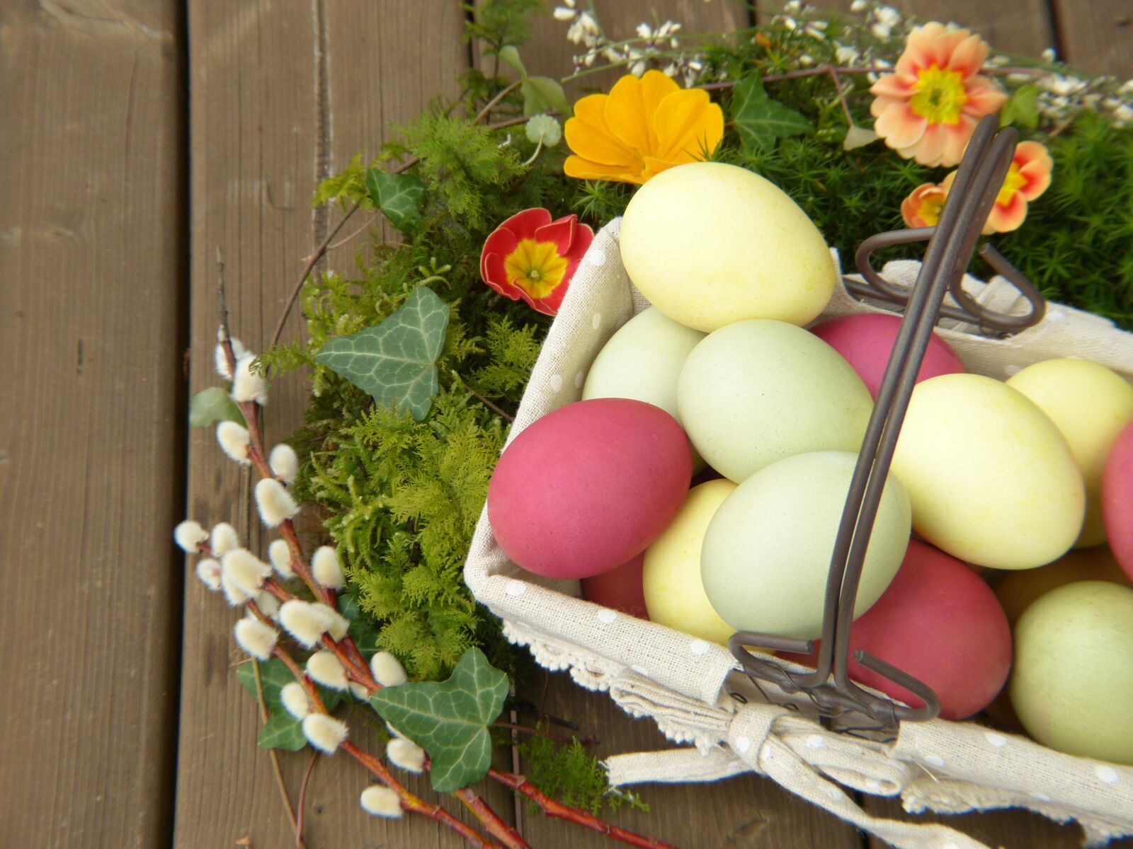 Panasonic Lumix DMC-FZ150 sample photo. Easter eggs, egg, colored photography