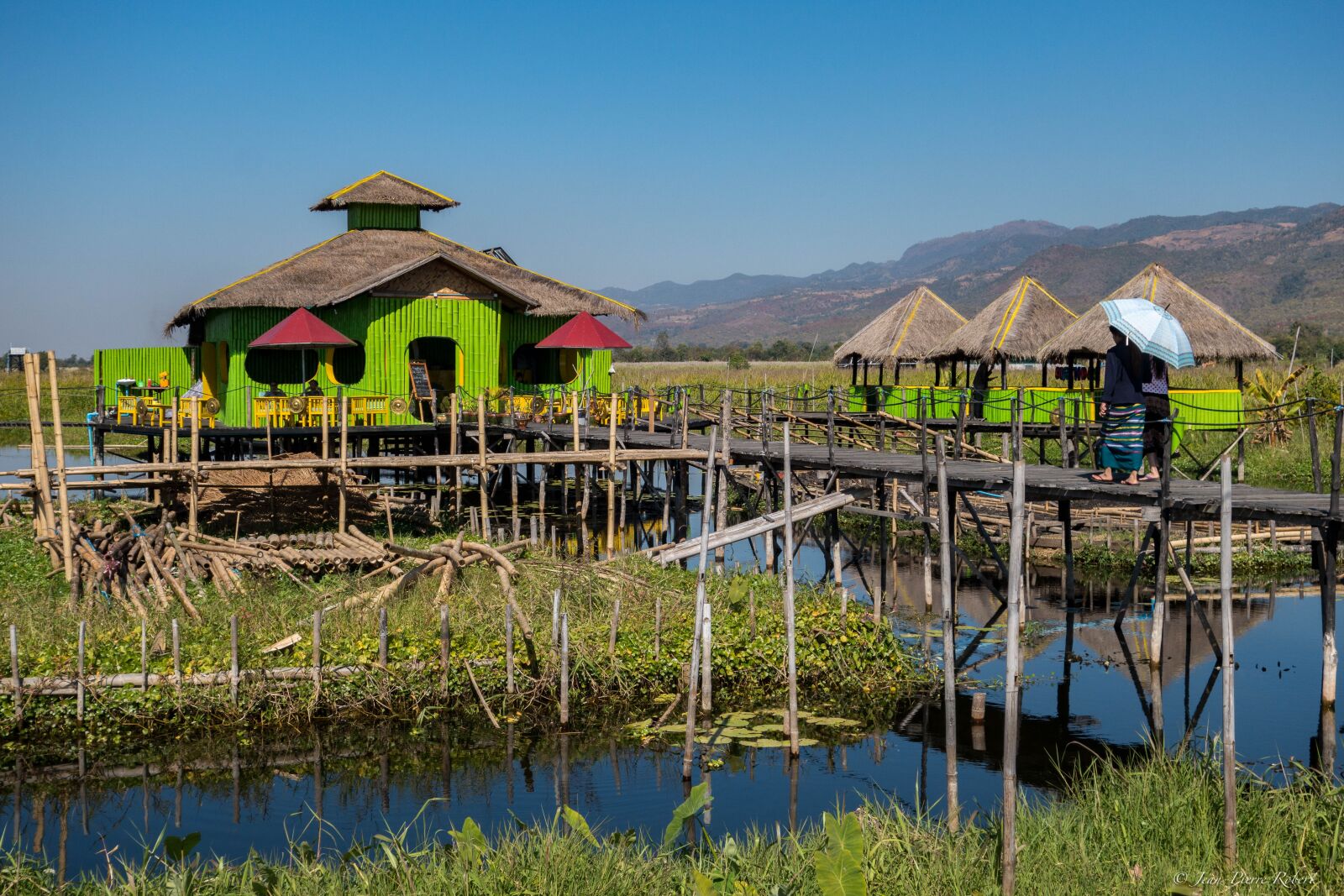Sony Cyber-shot DSC-RX100 II sample photo. Water, lake, hut photography