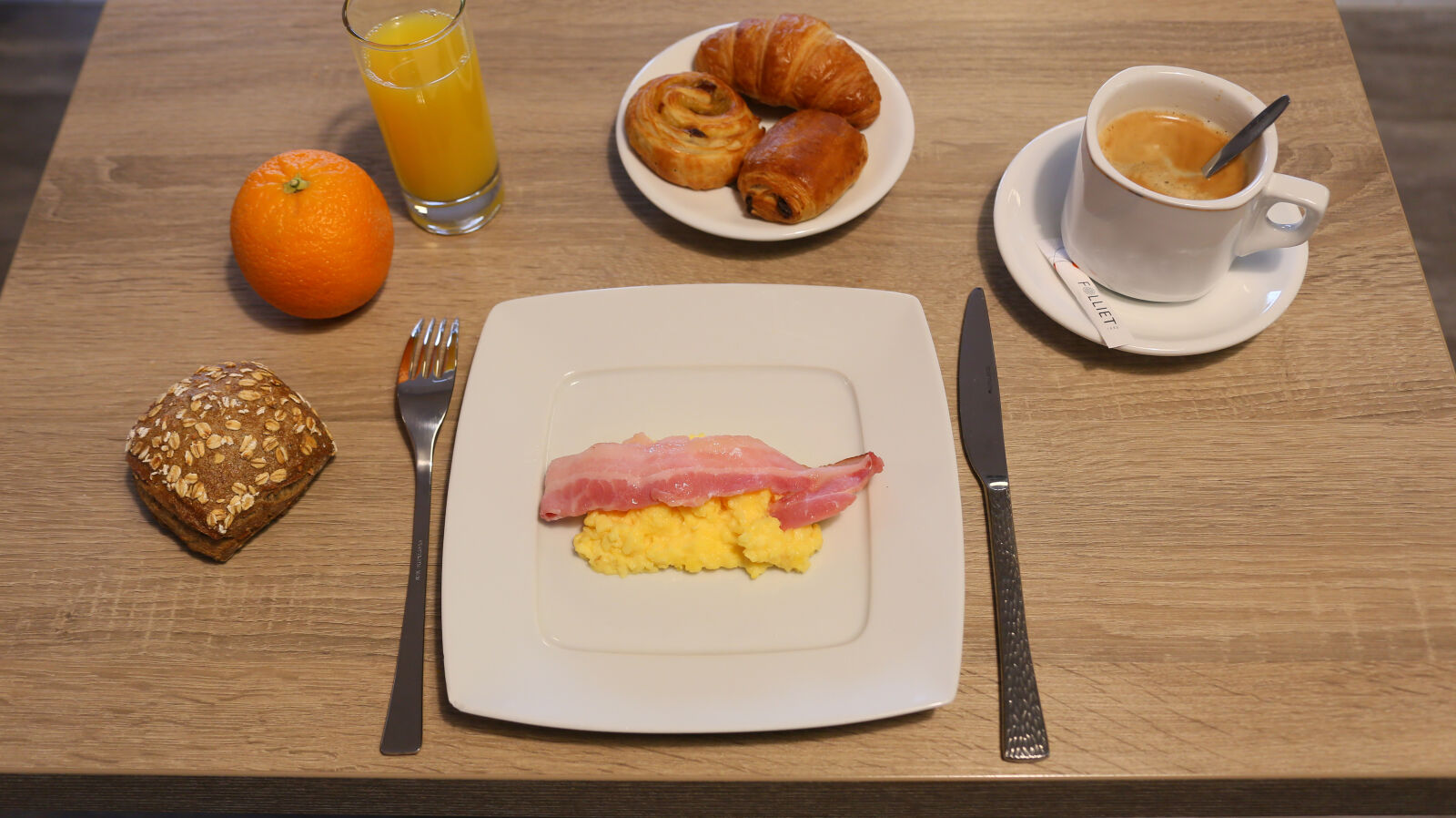 Canon EOS 6D + Canon EF 28-135mm F3.5-5.6 IS USM sample photo. Bacon, breakfast, eggs photography