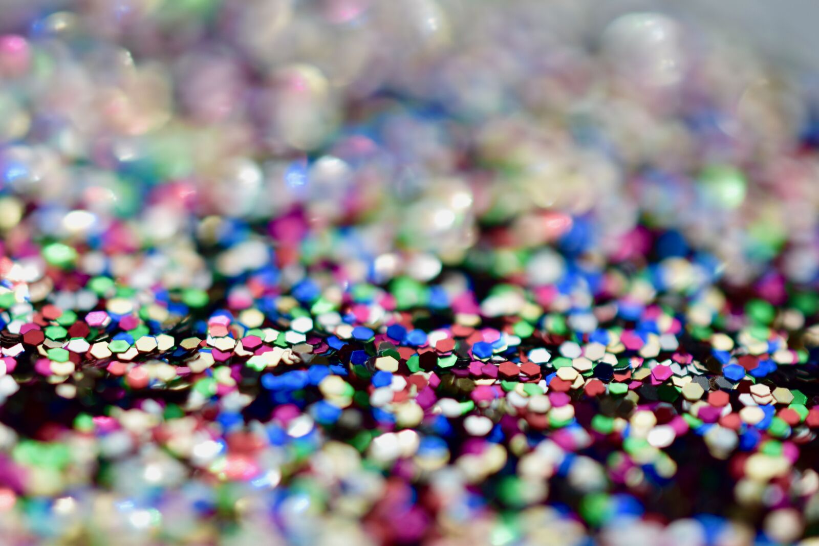 Nikon D5600 sample photo. Glitter, shines, color photography