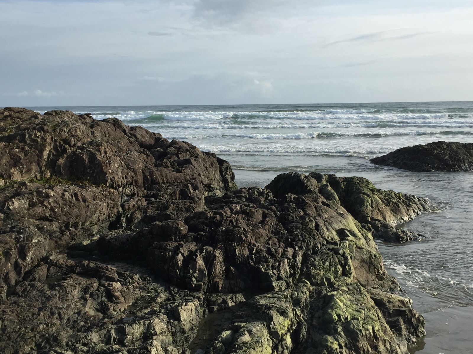 iPhone 6 back camera 4.15mm f/2.2 sample photo. Ocean, rocks, landscape photography