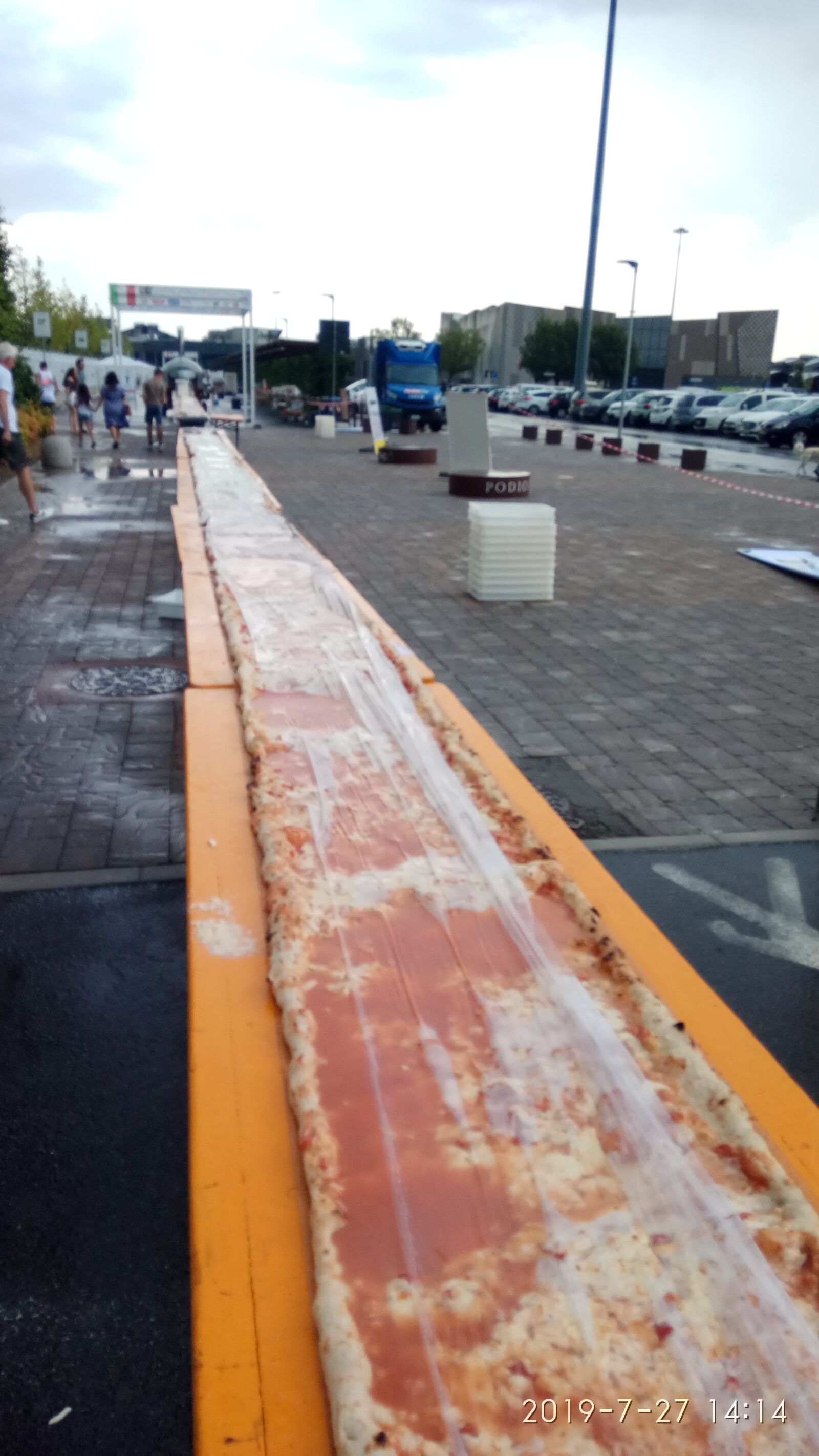 Xiaomi Redmi Note 4 sample photo. Big, pizza, bologna photography