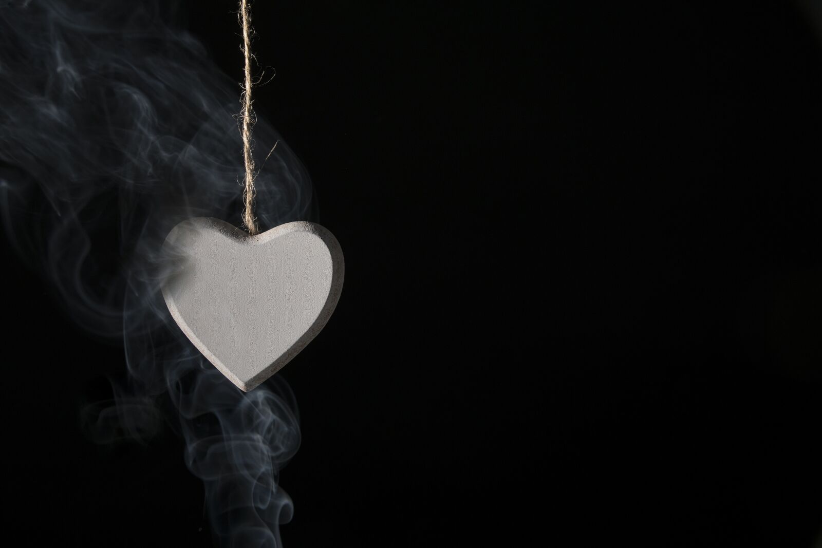 Sony DT 18-200mm F3.5-6.3 sample photo. Love, heart, smoke photography