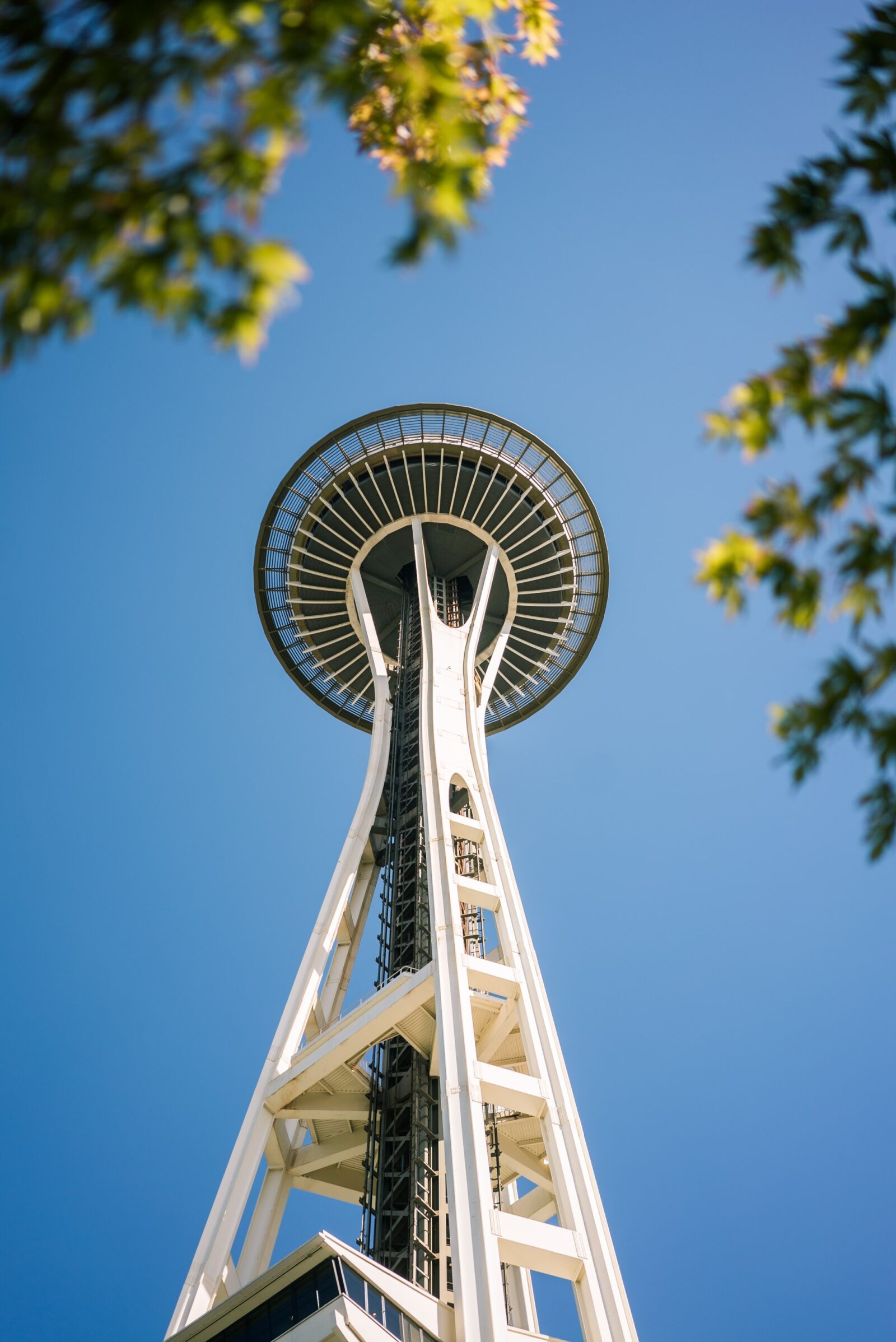 Sony a7S II + Sony Sonnar T* FE 35mm F2.8 ZA sample photo. Building, seattle, sky photography