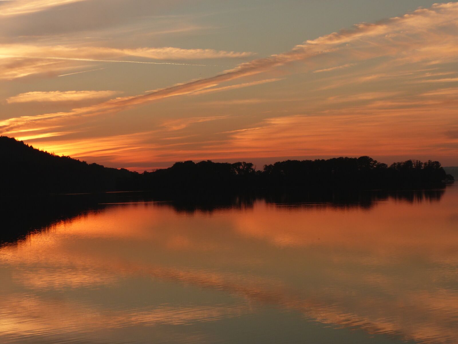 Panasonic Lumix DMC-FZ200 sample photo. Sunset, lake, sun photography
