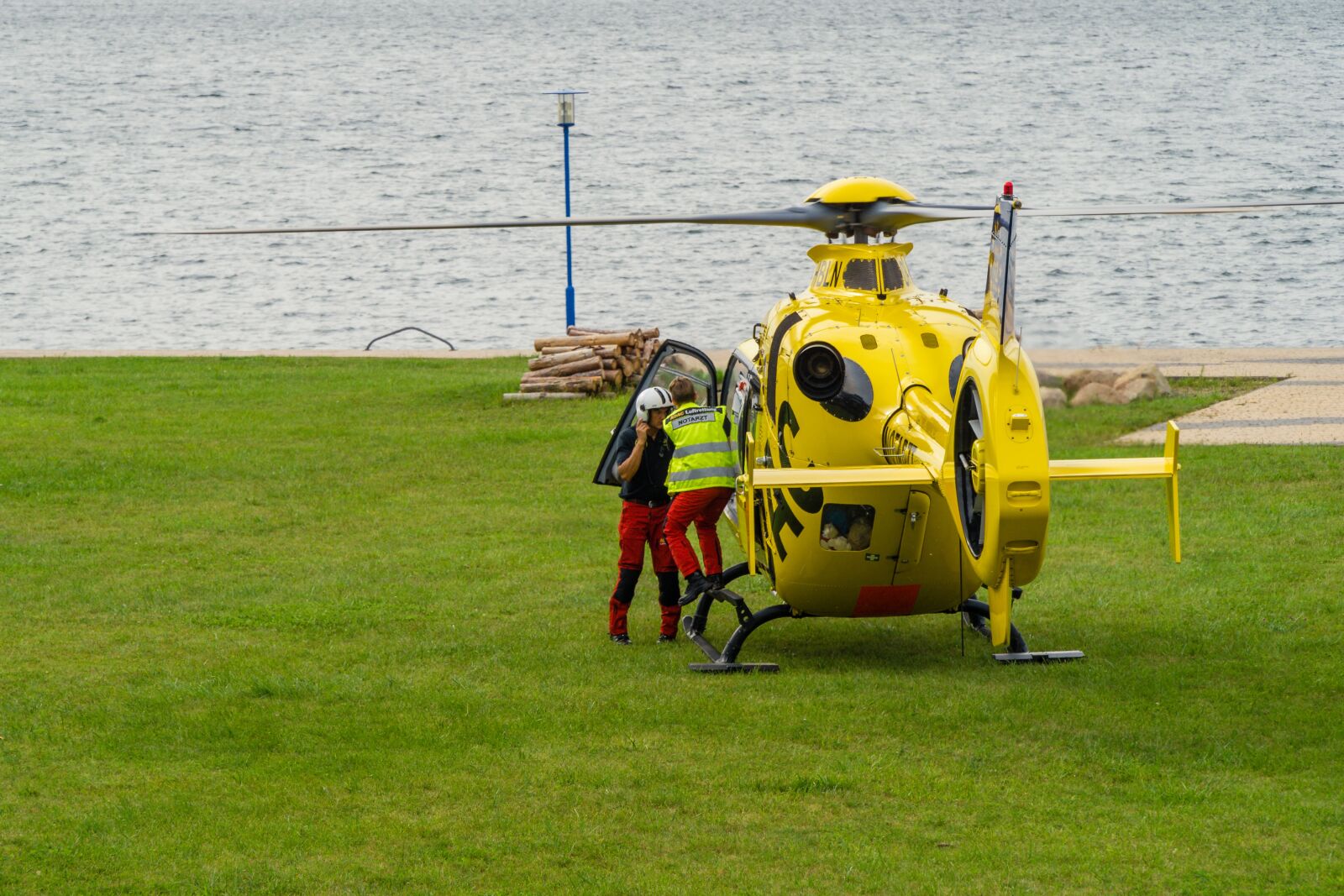 Sony a6000 + Sony E PZ 18-105mm F4 G OSS sample photo. Adac, helicopter, rescue helicopter photography