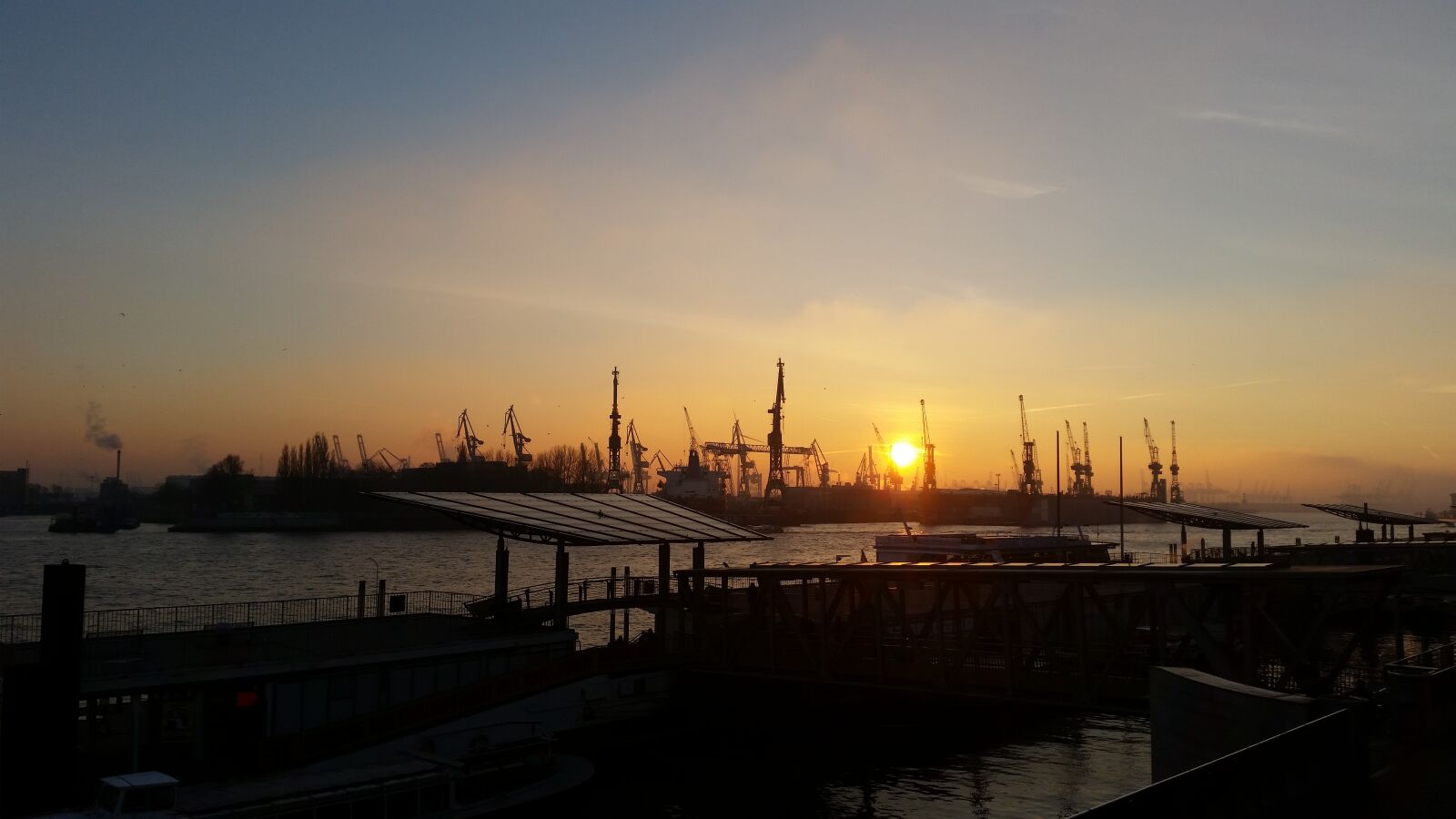 Samsung Galaxy S5 sample photo. Hamburg, port, sunset photography