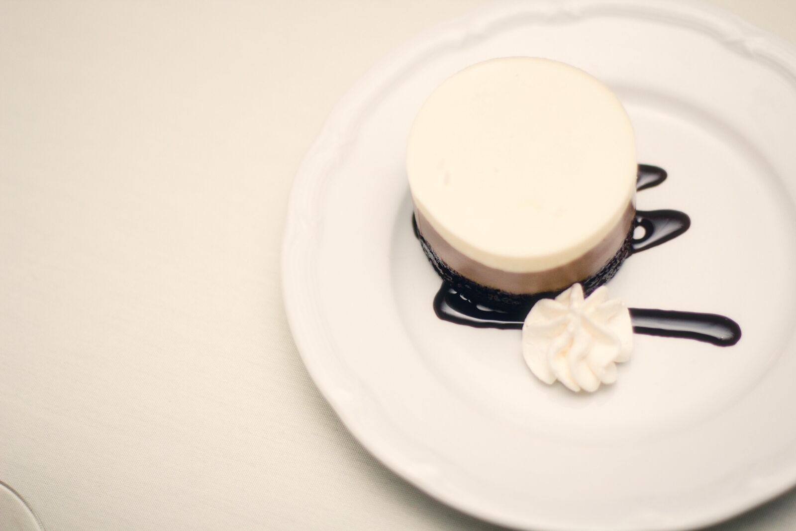 Canon EOS 60D + Canon EF 50mm F1.4 USM sample photo. Cake, food, dessert photography