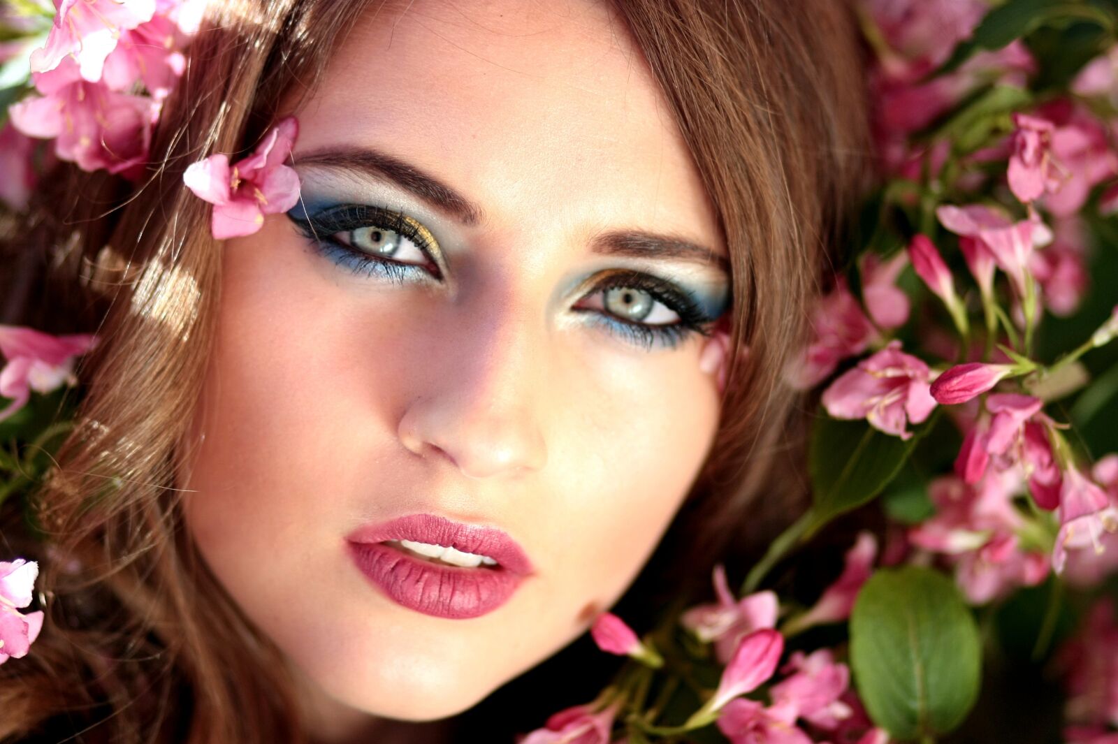 Canon EOS 450D (EOS Rebel XSi / EOS Kiss X2) sample photo. Girl, blue eyes, flowers photography