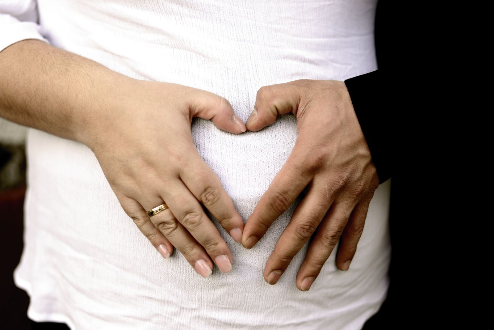 Nikon D610 sample photo. Hands, heart, belly photography