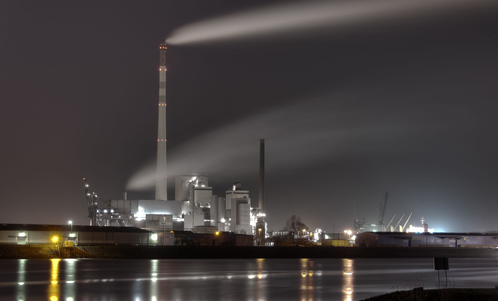 Nikon D90 sample photo. Pollution, sky, river photography