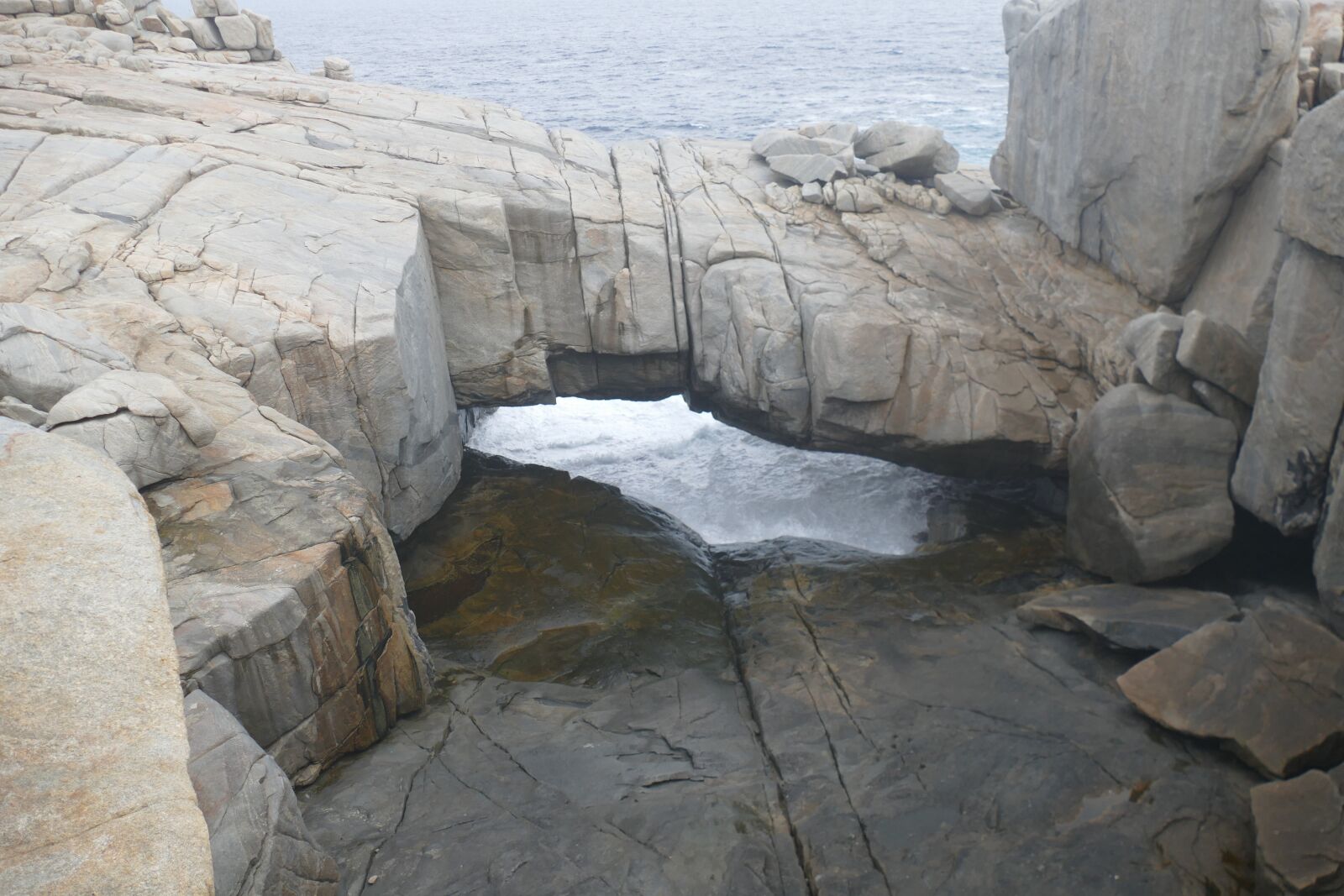 Panasonic Lumix DMC-FZ1000 sample photo. Albany, natural bridge, ocean photography