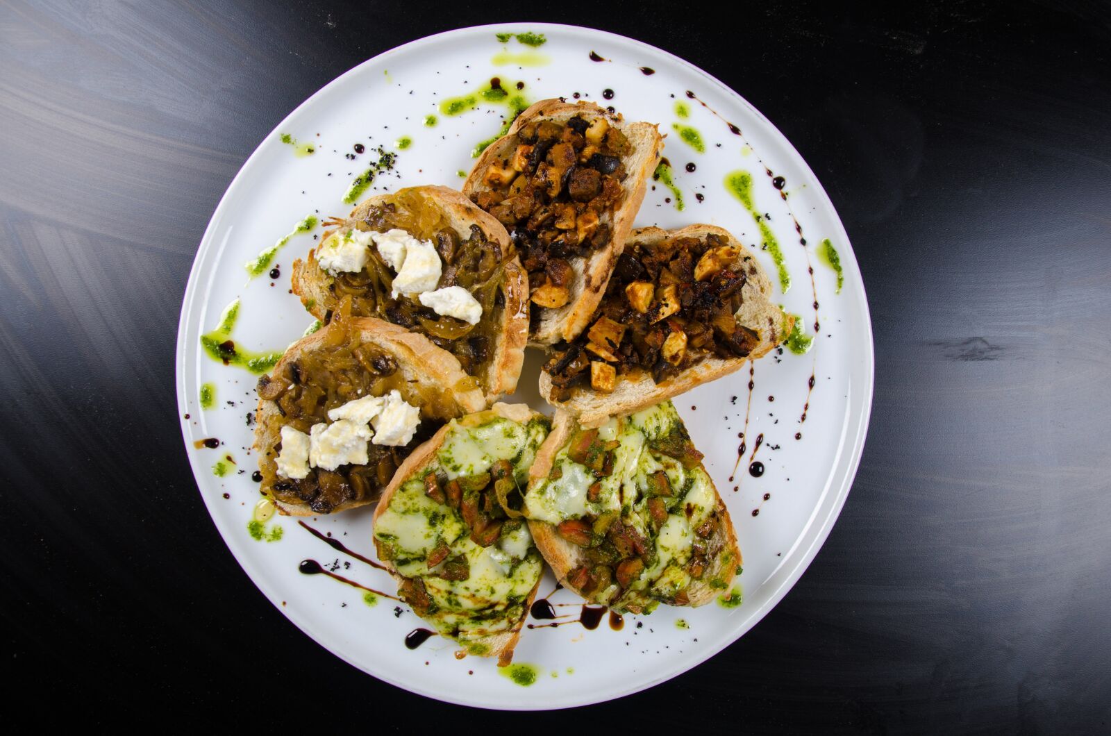 Nikon D7000 sample photo. Slices of bread, brusquetas photography