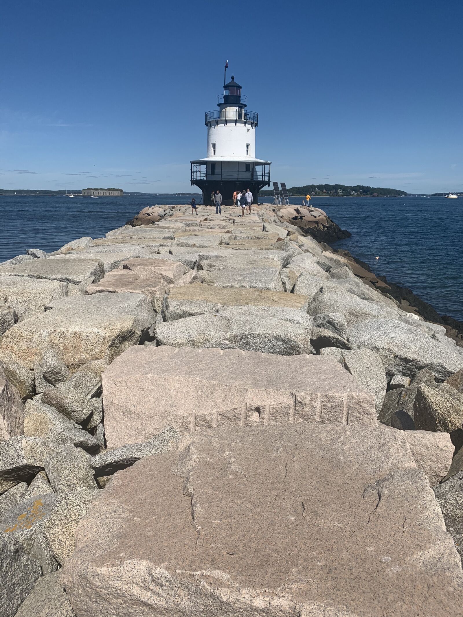 iPhone XR back camera 4.25mm f/1.8 sample photo. Maine, lighthouse, shore photography
