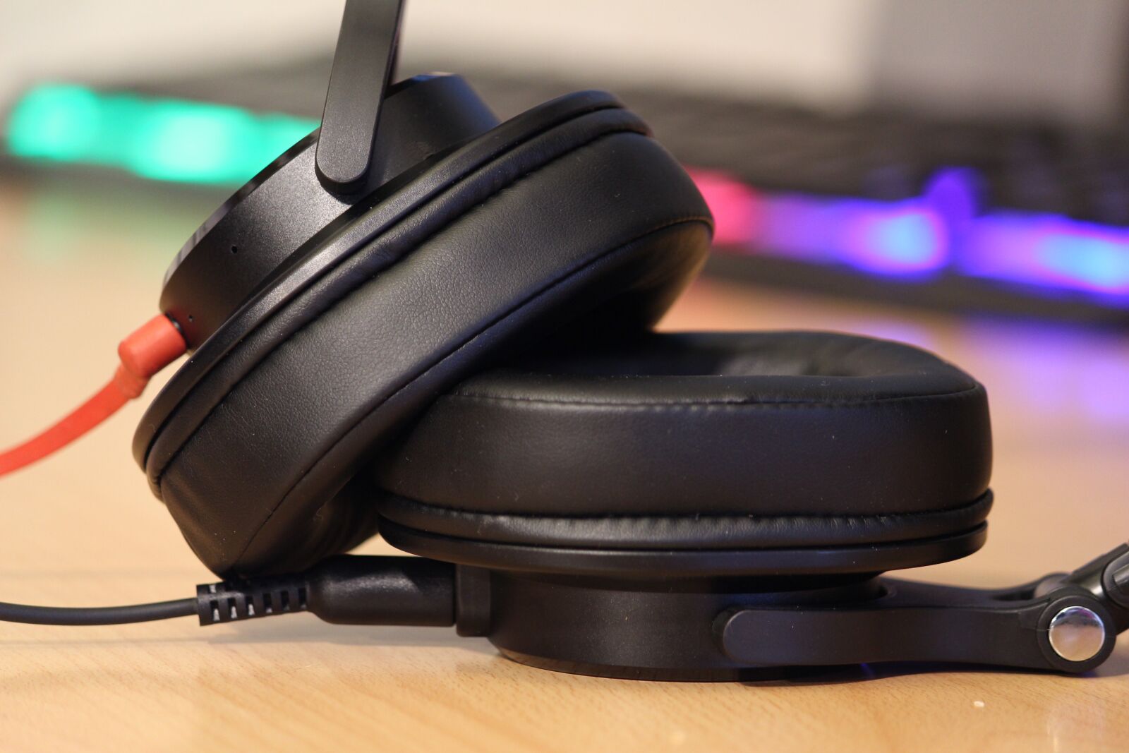 Canon EOS 700D (EOS Rebel T5i / EOS Kiss X7i) sample photo. Headphones, audio, to listen photography