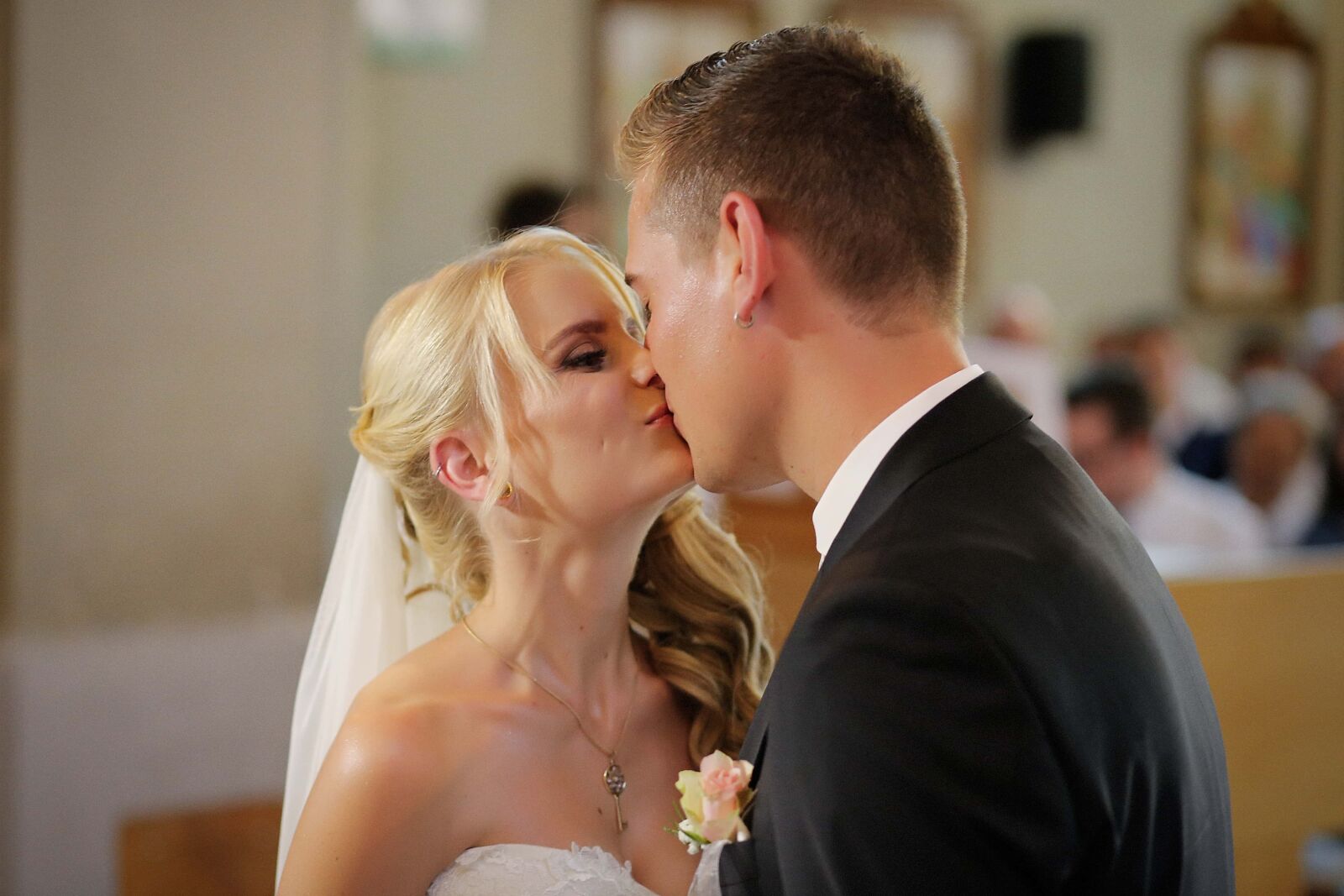 Canon EOS 6D sample photo. Kiss, groom, bride, love photography