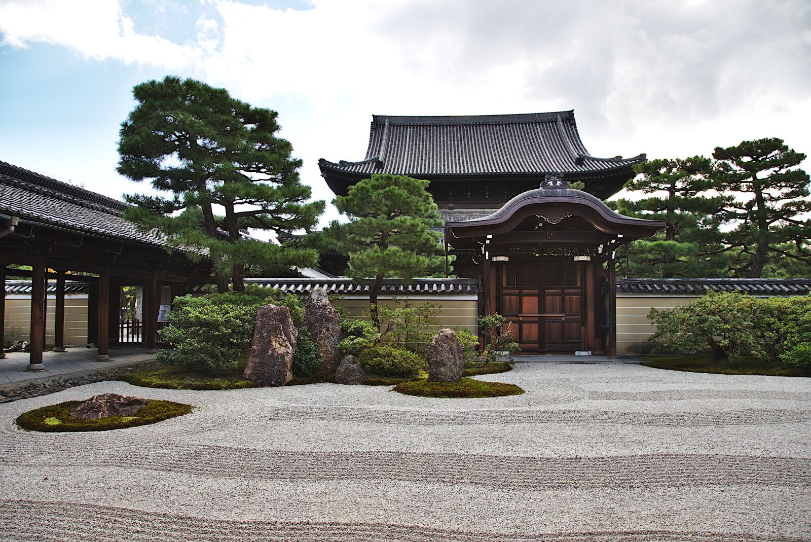Canon EOS 6D + Canon EF 24-105mm F4L IS USM sample photo. Temple, garden, goal photography