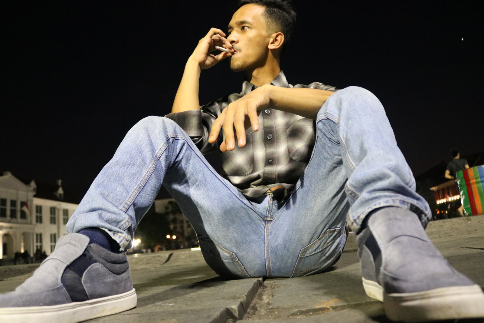 Canon EOS 750D (EOS Rebel T6i / EOS Kiss X8i) sample photo. Alone, cigarette, city, face photography
