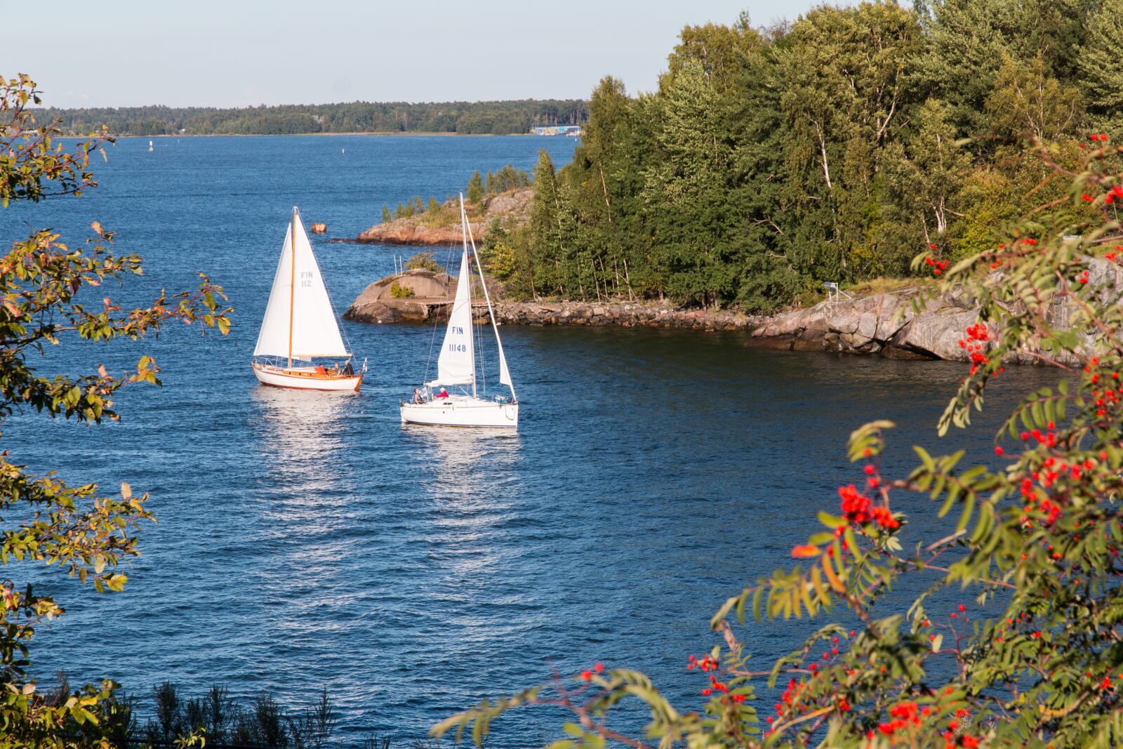 Canon EOS 70D + Canon EF-S 15-85mm F3.5-5.6 IS USM sample photo. Sea, sailboat, finnish photography