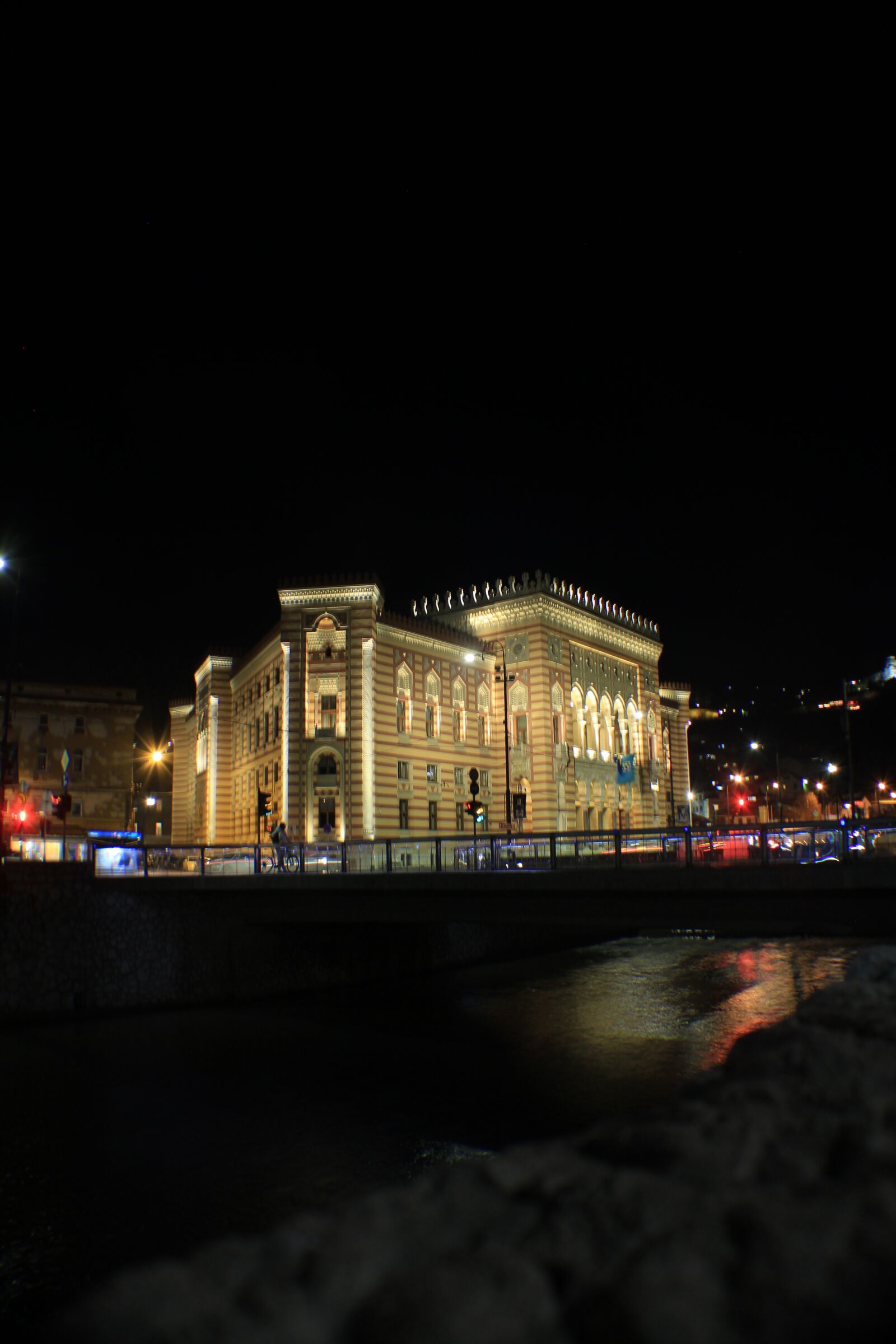 Canon EOS 550D (EOS Rebel T2i / EOS Kiss X4) sample photo. Sarajevo, vjecnica, citihall photography