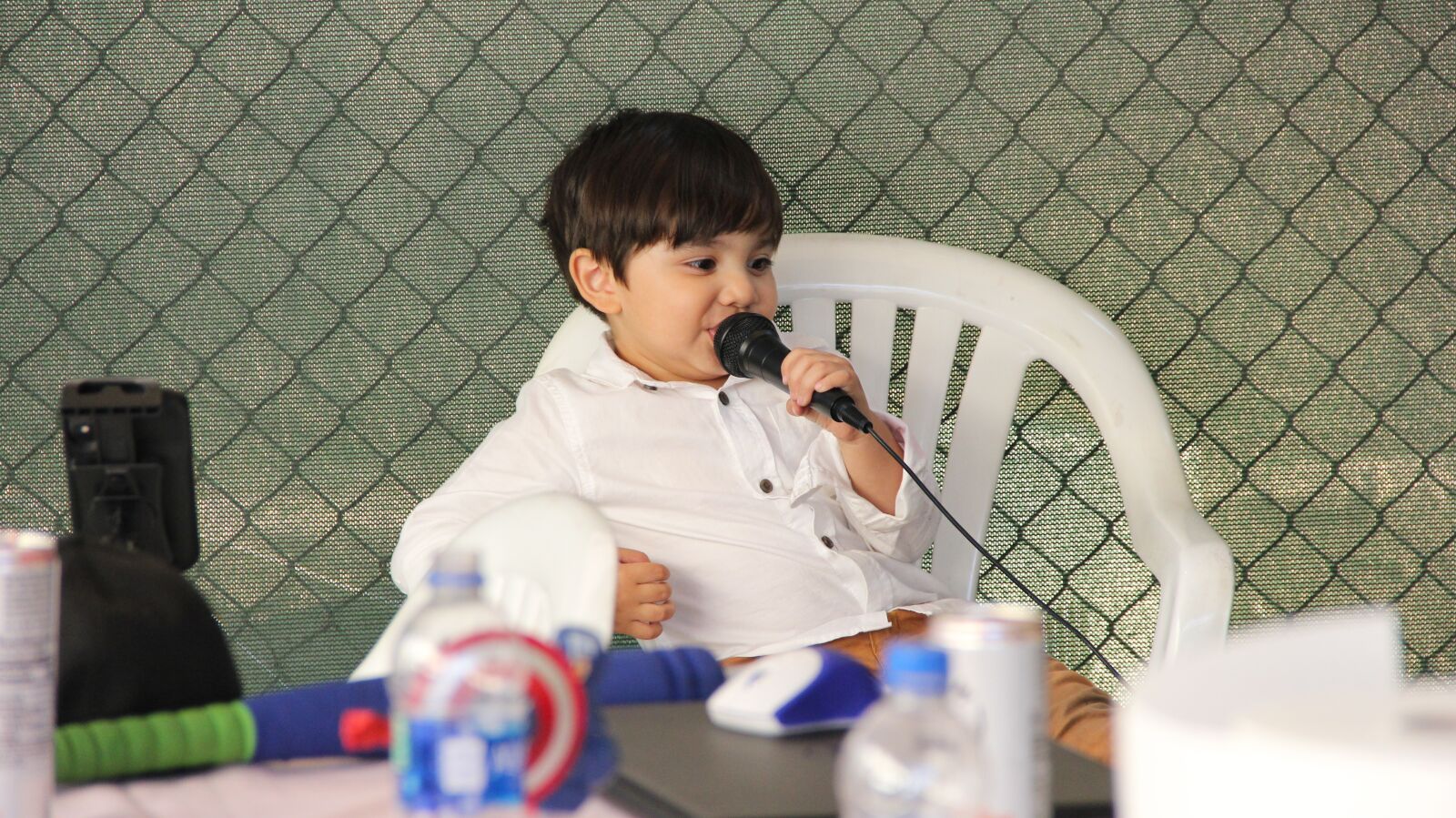 Canon EF-S 18-135mm F3.5-5.6 IS sample photo. Kid, singing, karaoke photography