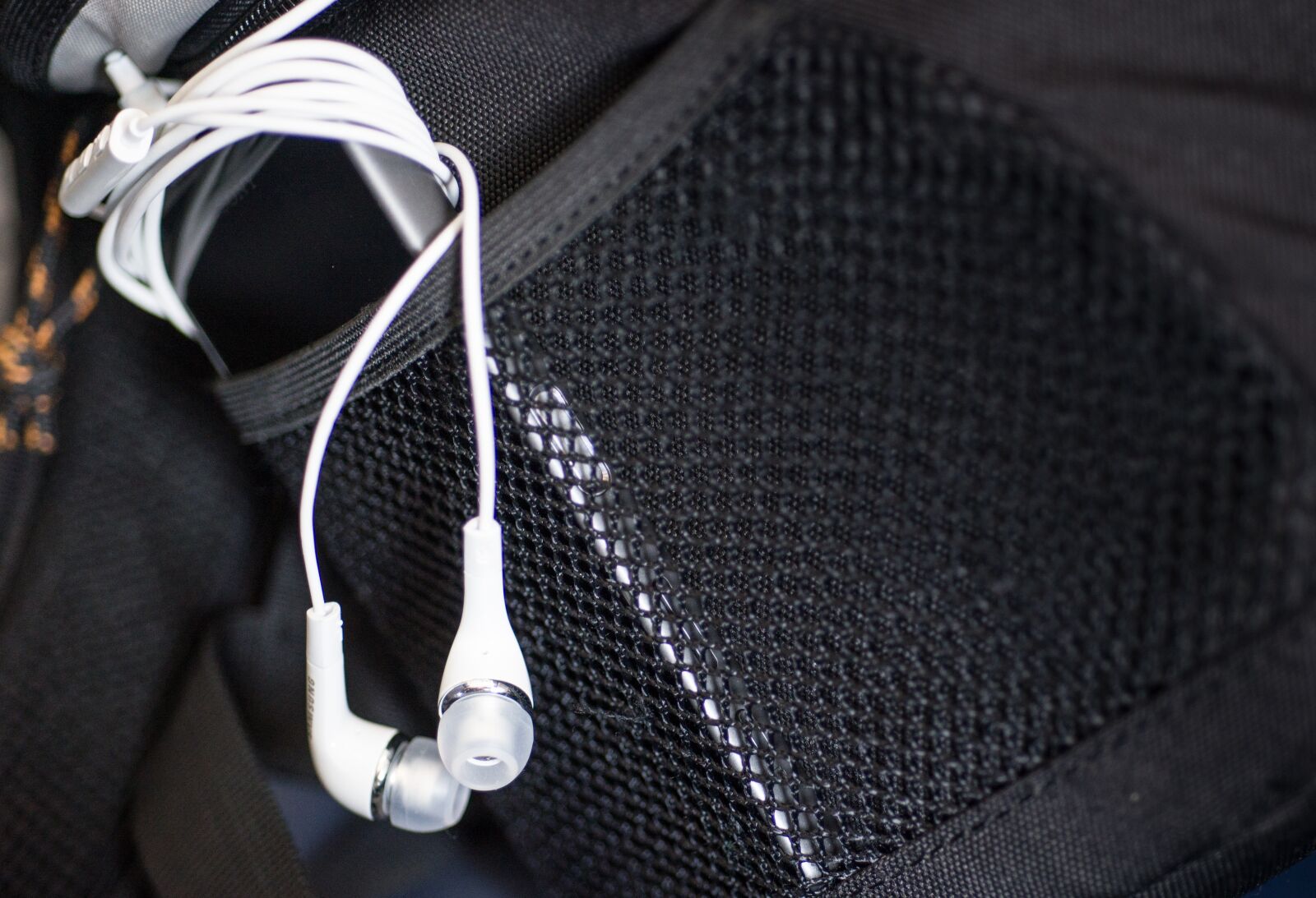 Nikon D610 sample photo. Earphones, smartphone, telephone photography