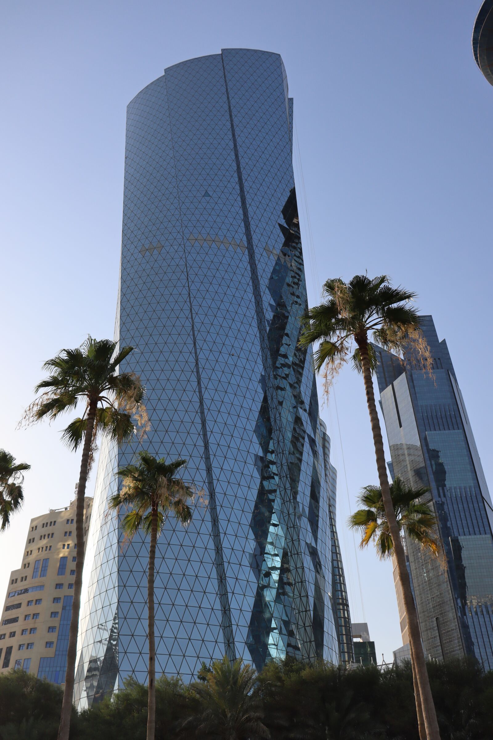 Canon EOS 250D (EOS Rebel SL3 / EOS Kiss X10 / EOS 200D II) sample photo. Doha, qatar, building photography