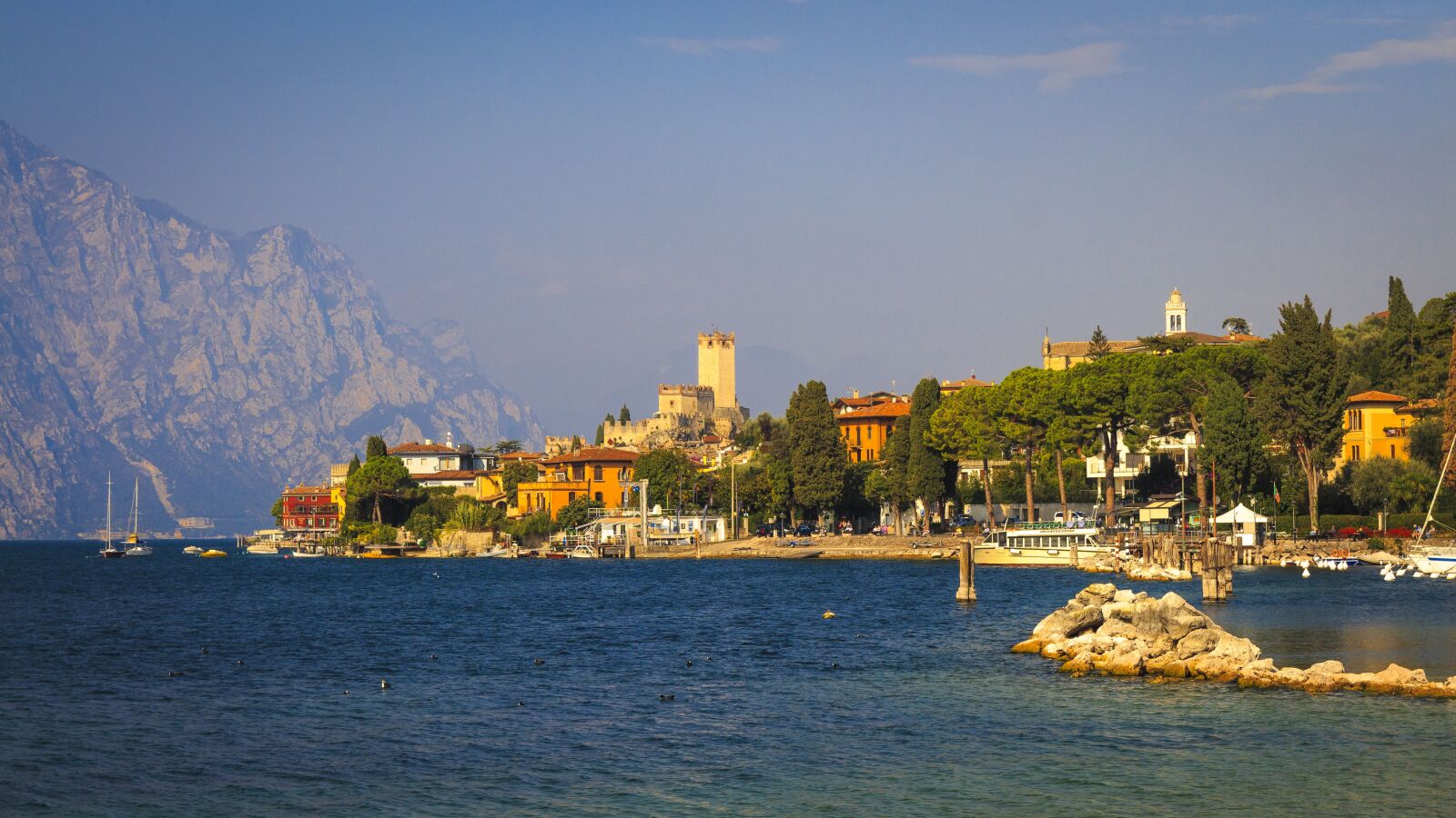 Canon EOS 650D (EOS Rebel T4i / EOS Kiss X6i) sample photo. Castle, malcesine, garda photography