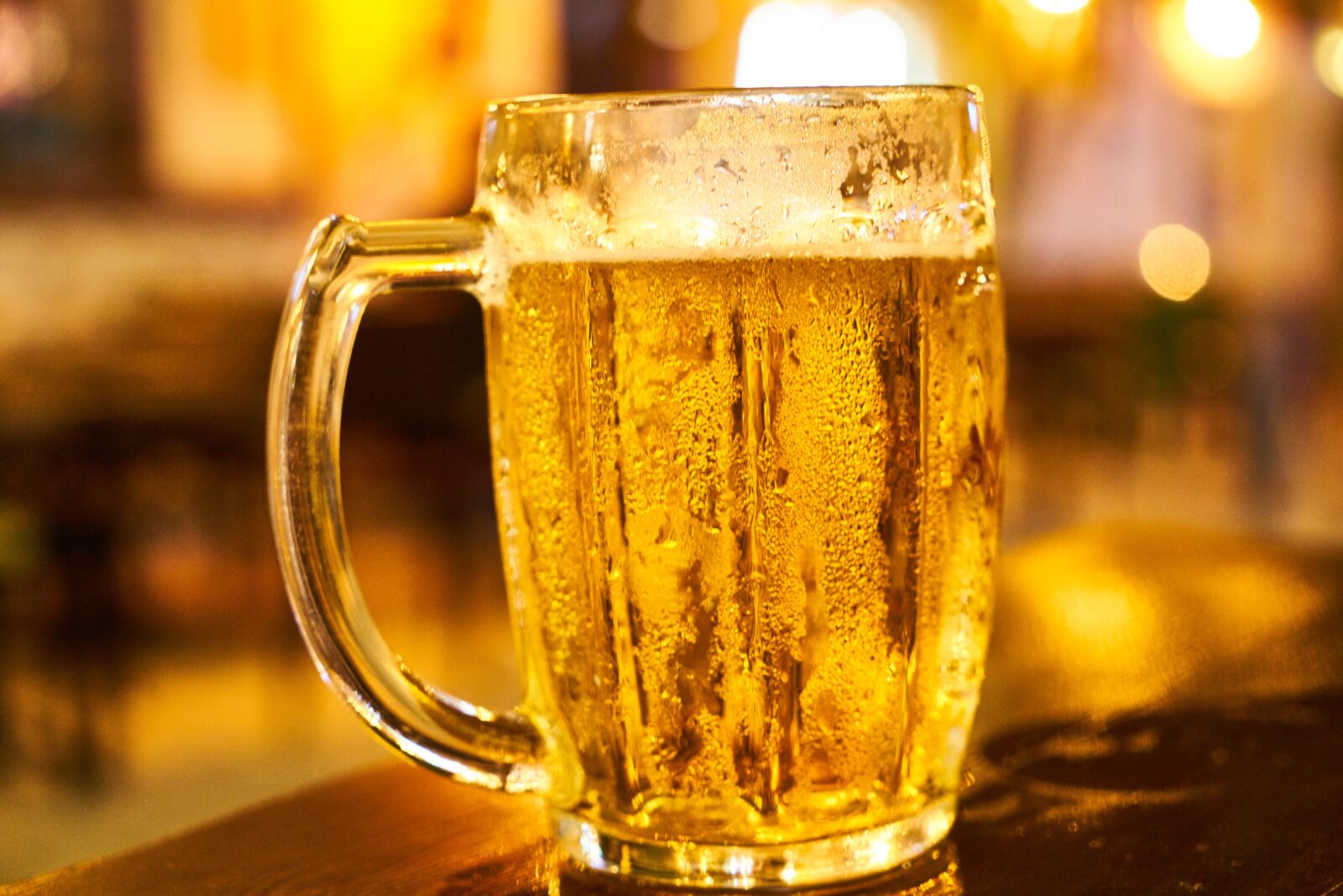 Sony a7R II sample photo. Beer, alcohol, night photography