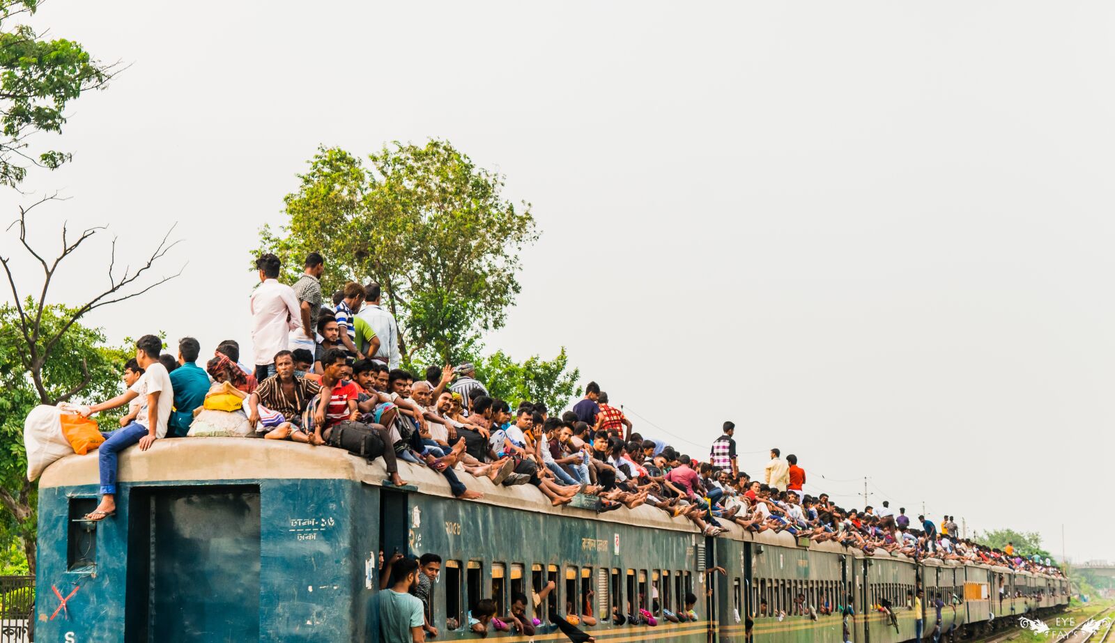 Nikon D3300 sample photo. Train, busy, crowd photography