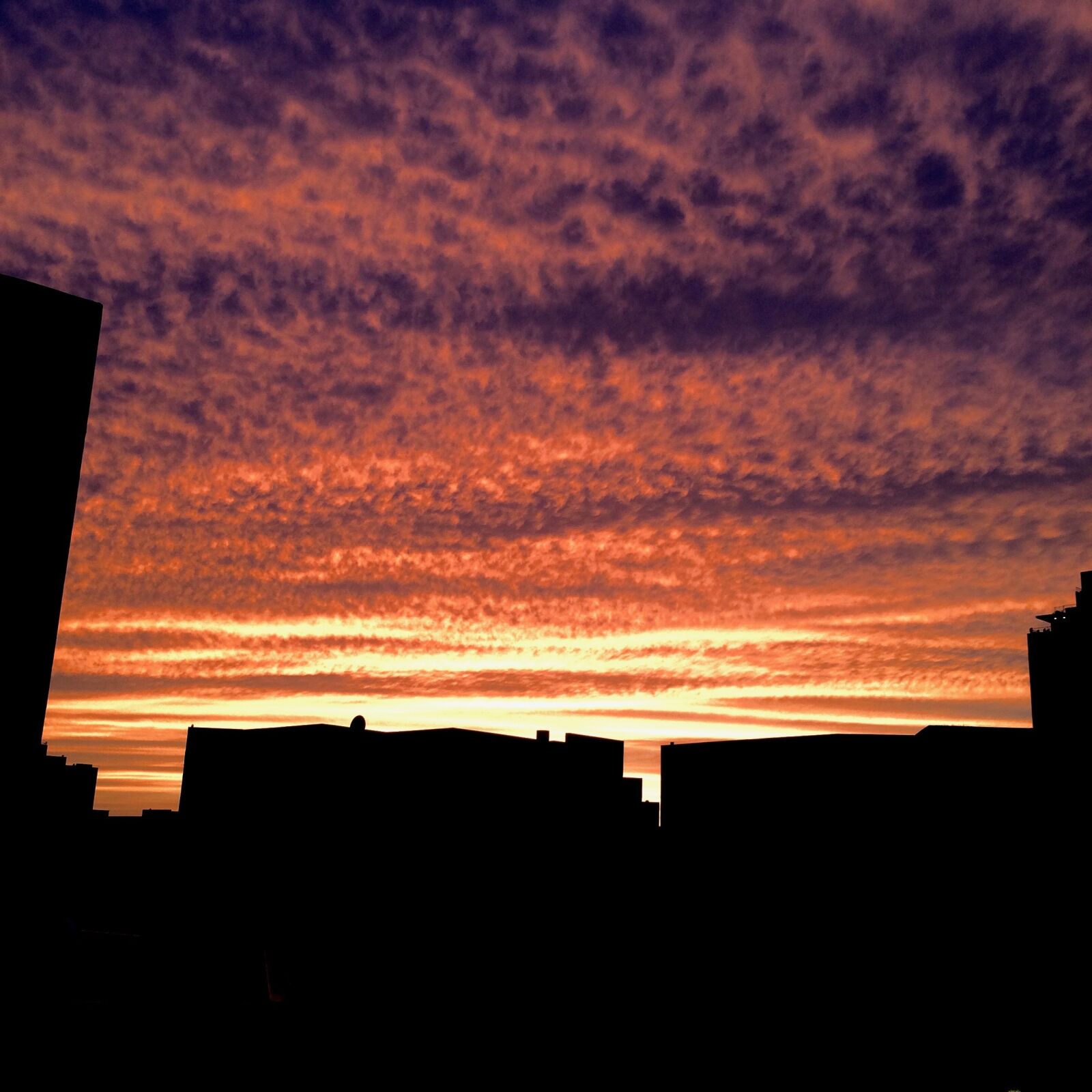 iPhone 5s back camera 4.15mm f/2.2 sample photo. Sunset, urban, sky photography