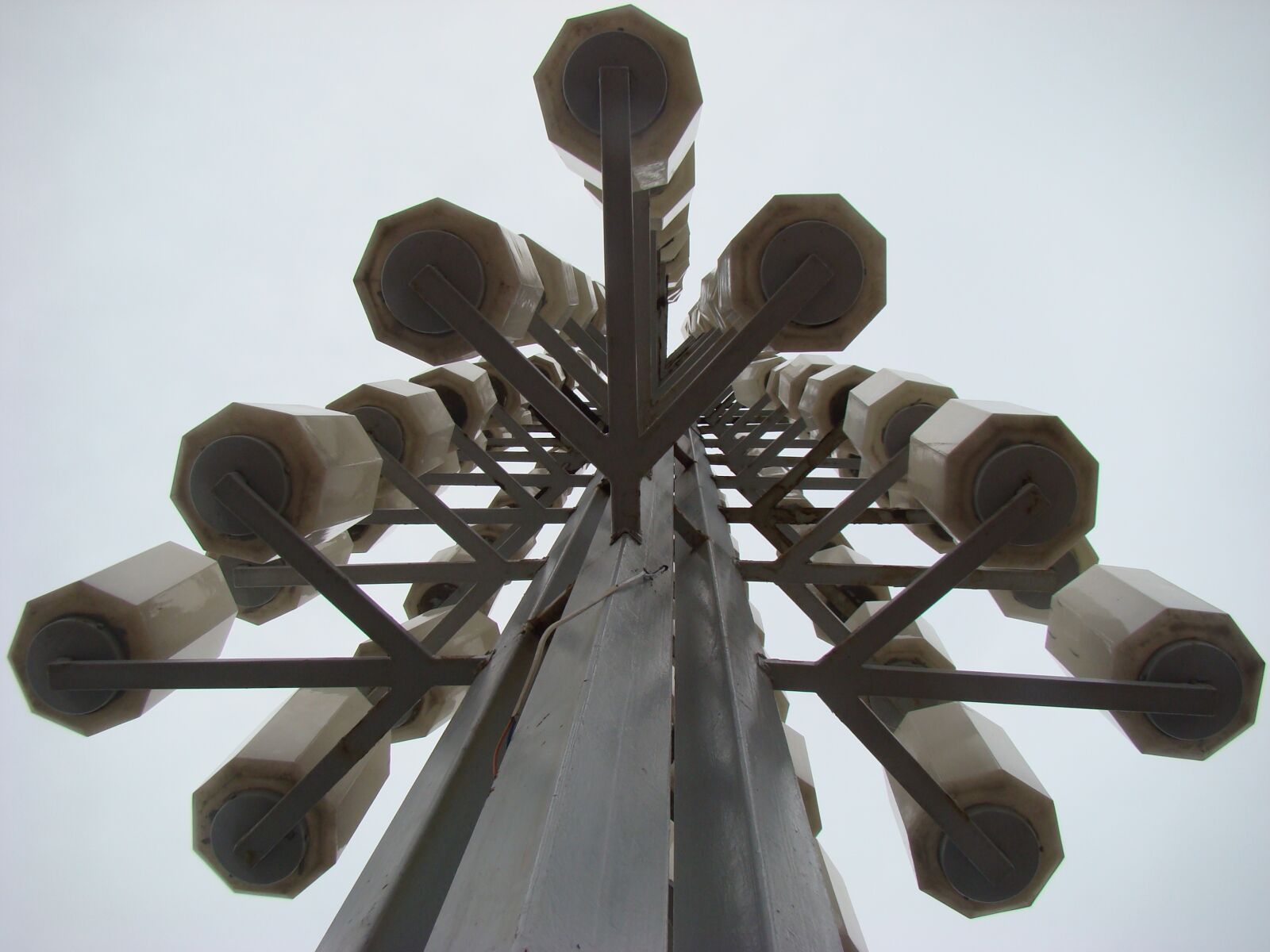 Sony DSC-H9 sample photo. Street lights, outdoor, documentary photography