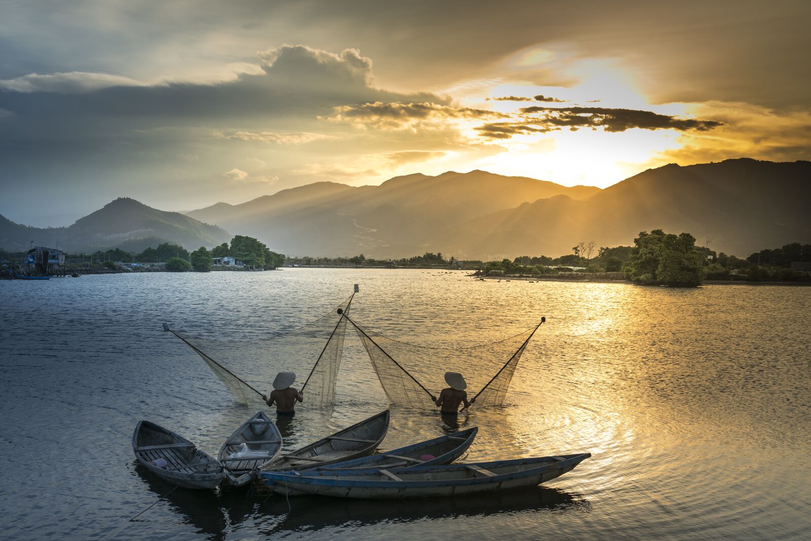 Sony a7R II + Sony FE 24-70mm F2.8 GM sample photo. Green, the boat, environment photography