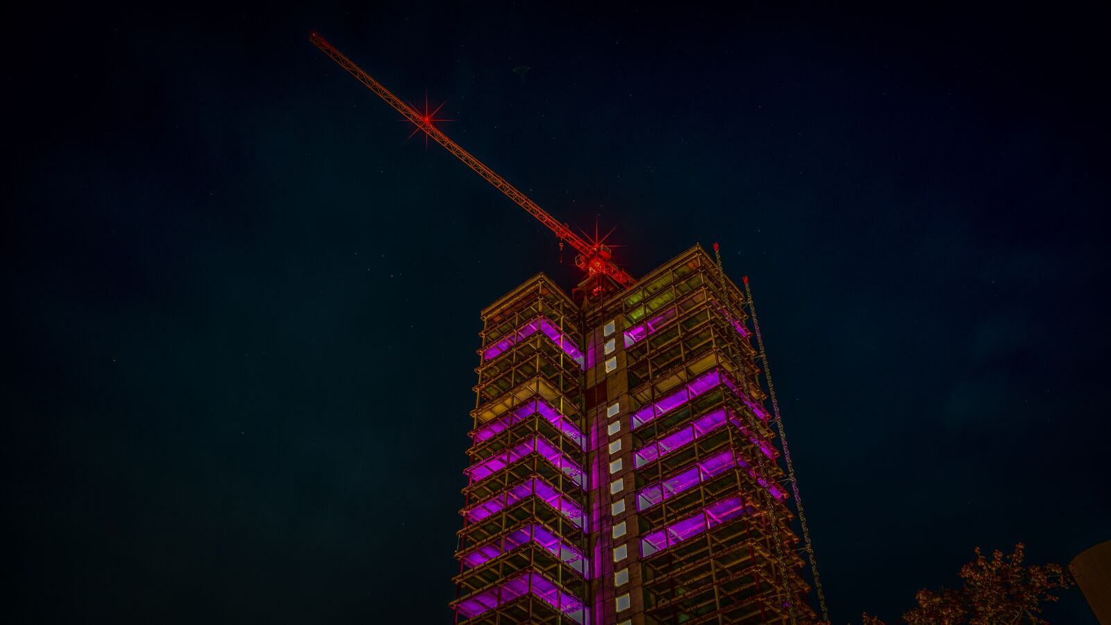 Sony a7 II + Sony FE 28-70mm F3.5-5.6 OSS sample photo. Skyscraper, night photograph, long photography