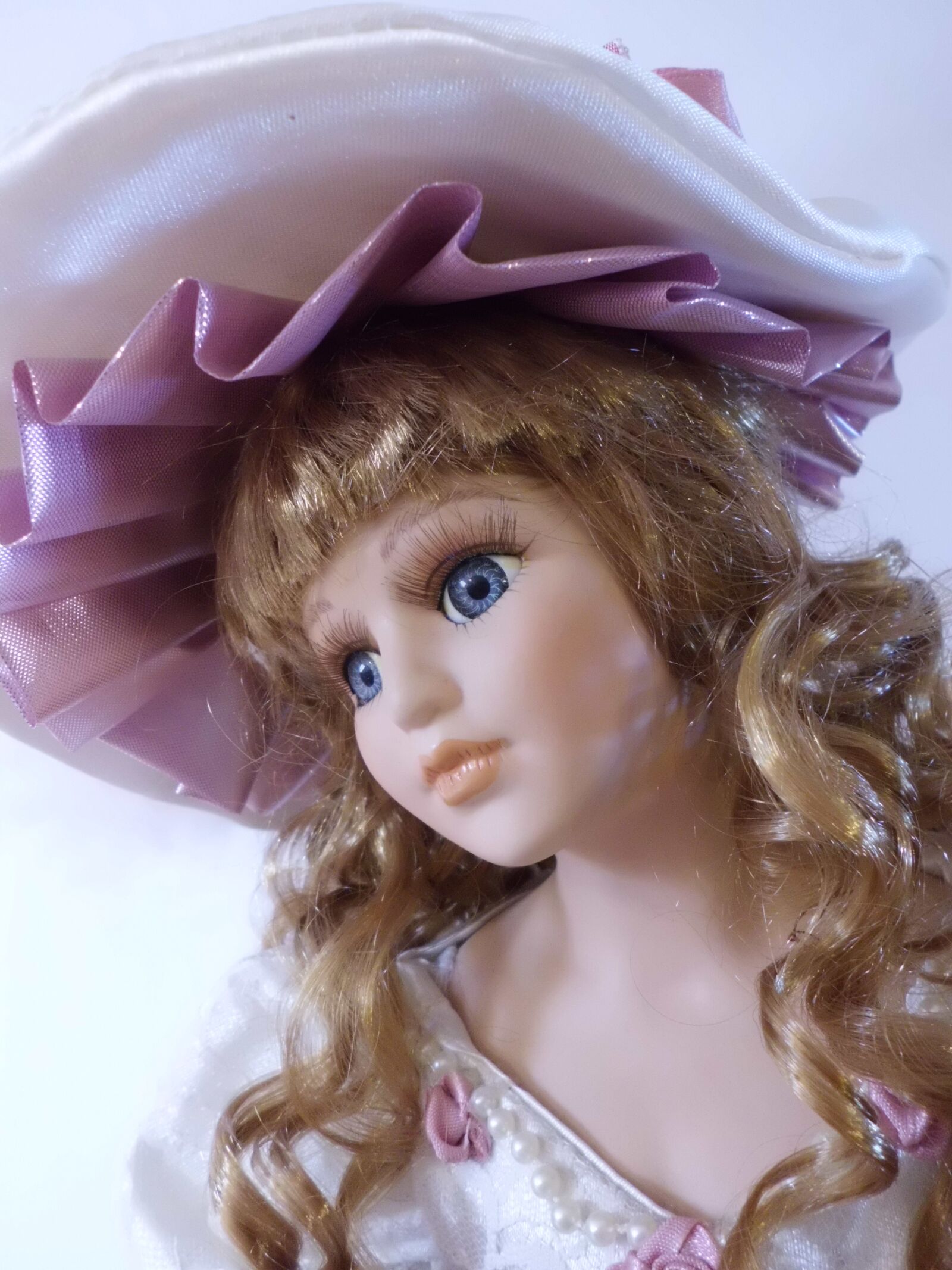 CASIO EX-ZS10 sample photo. Doll, toys, girl photography