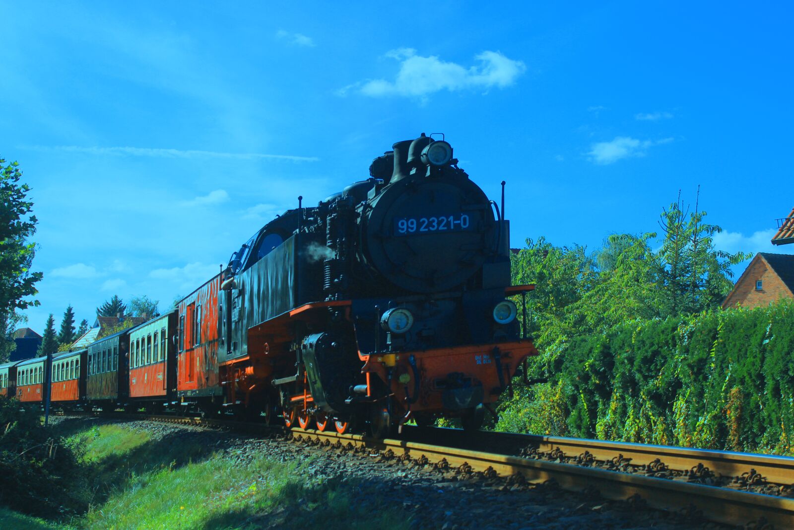 Canon EOS 600D (Rebel EOS T3i / EOS Kiss X5) sample photo. Bathrooms ground, narrow gauge photography