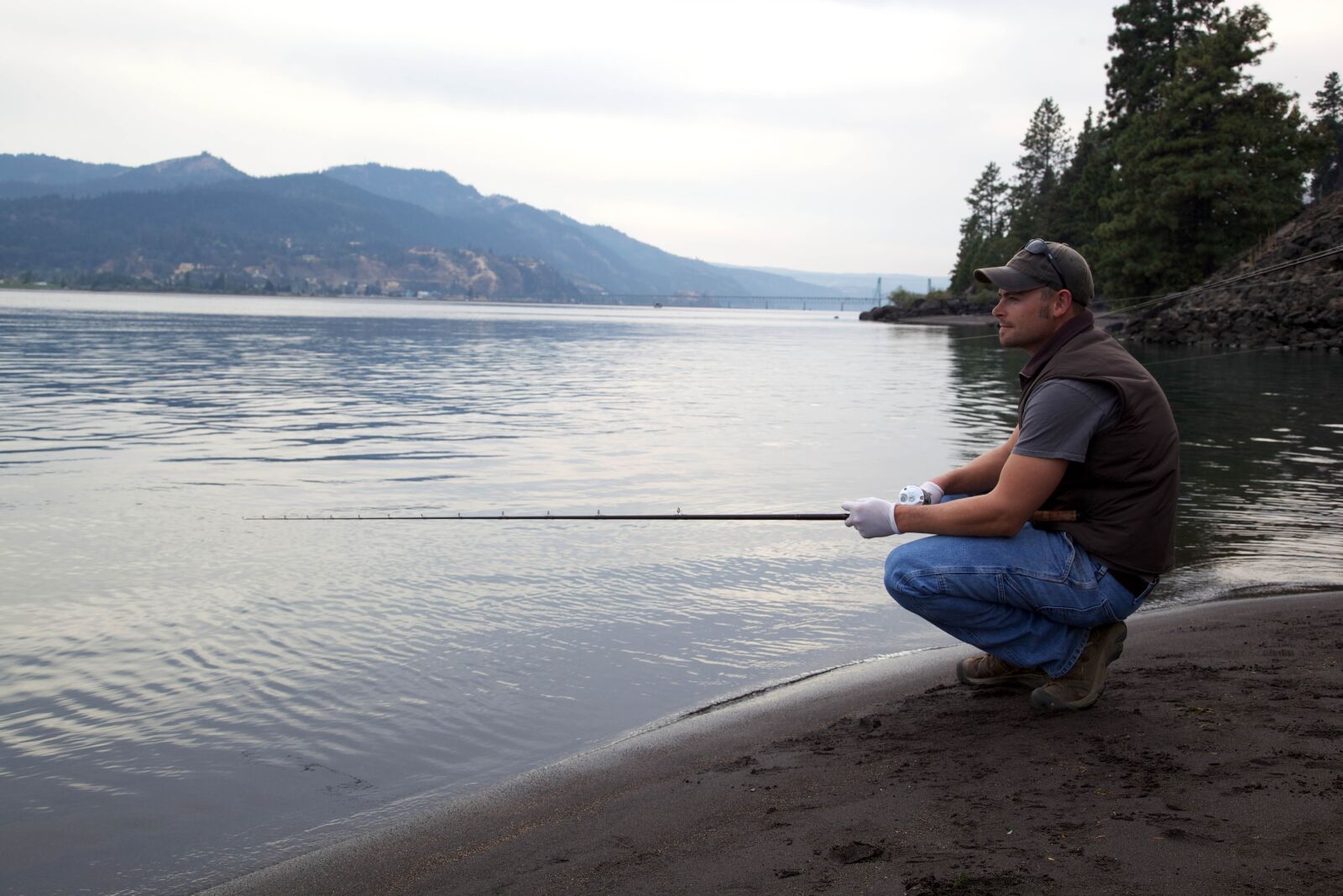 Canon EOS 5D Mark II sample photo. Fisherman, fishing, river, shore photography