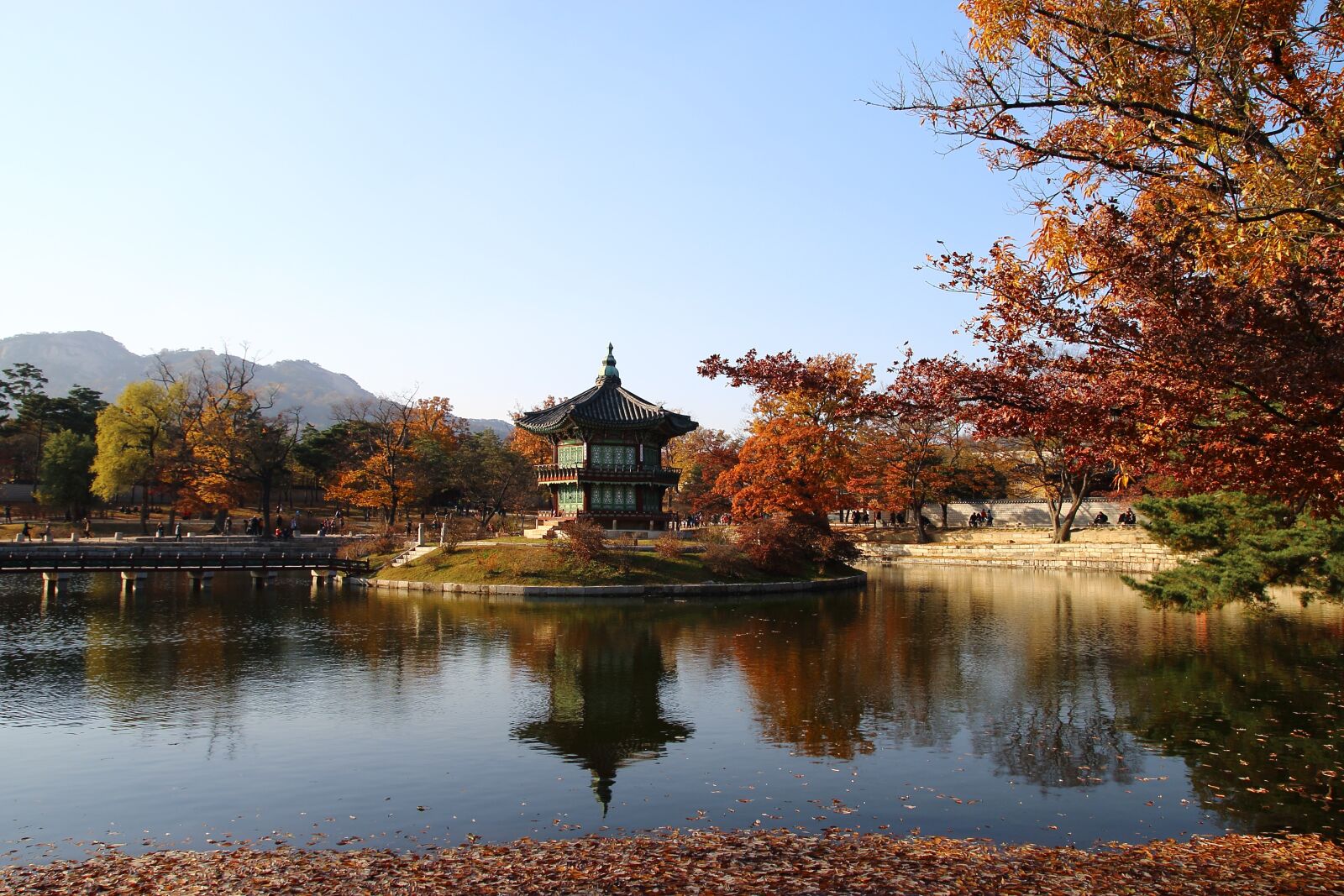 Canon EOS 70D sample photo. Palace, lake, gyeongbok palace photography