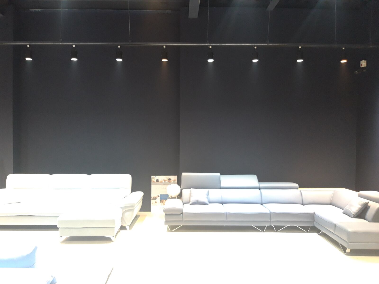 Samsung Galaxy A6 sample photo. Sofa, leather, 4 photography