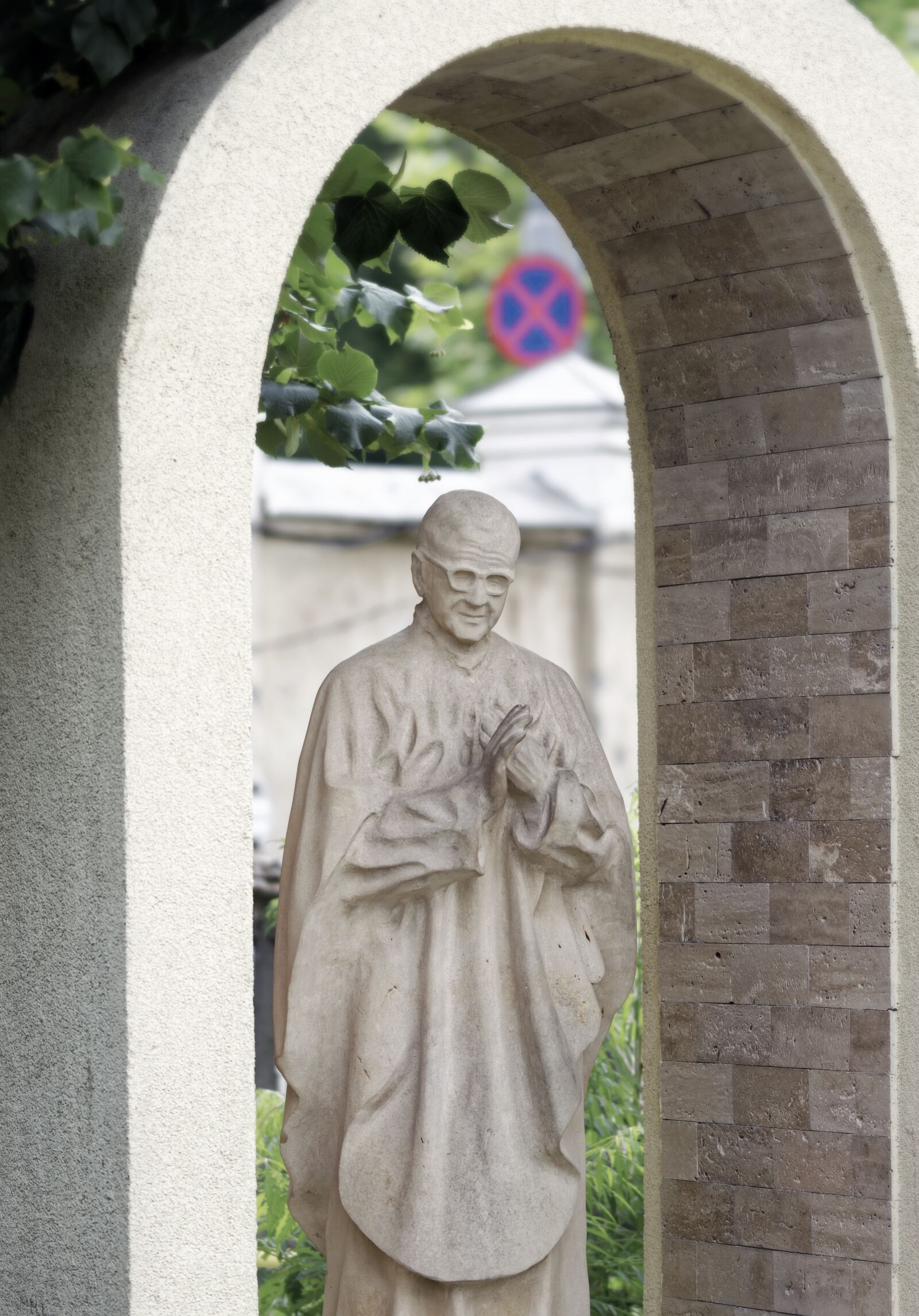 Nikon D5300 sample photo. Sculpture, man, glasses photography