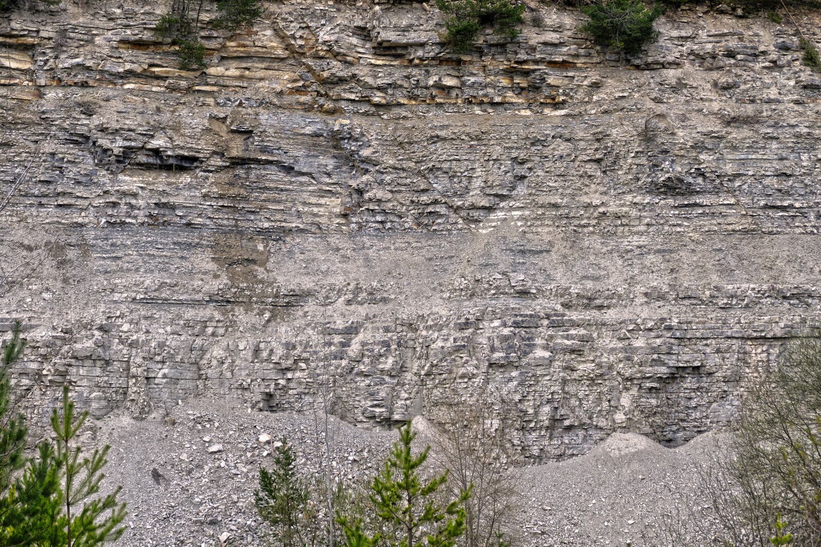 Panasonic Lumix DMC-FZ1000 sample photo. Quarry, abandoned, limestone photography
