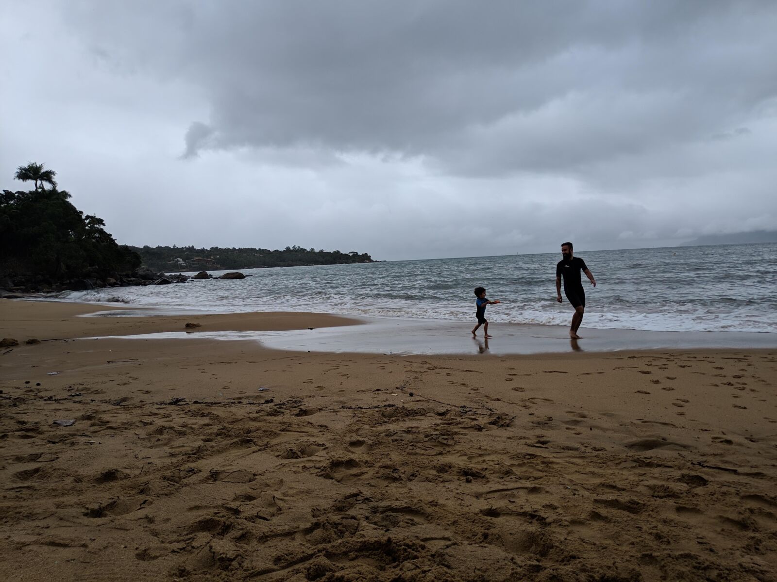 Xiaomi POCO F1 sample photo. Beach, run, the father photography