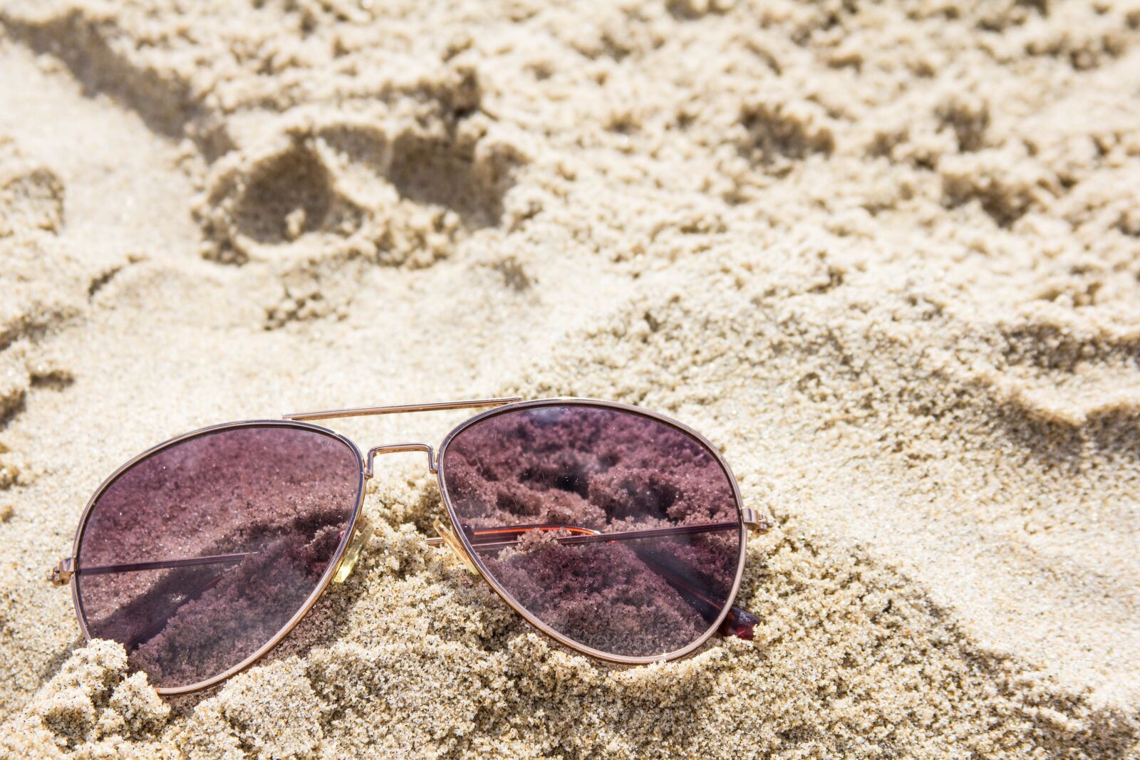 Canon EF 28-135mm F3.5-5.6 IS USM sample photo. Beach, sun glasses, sand photography