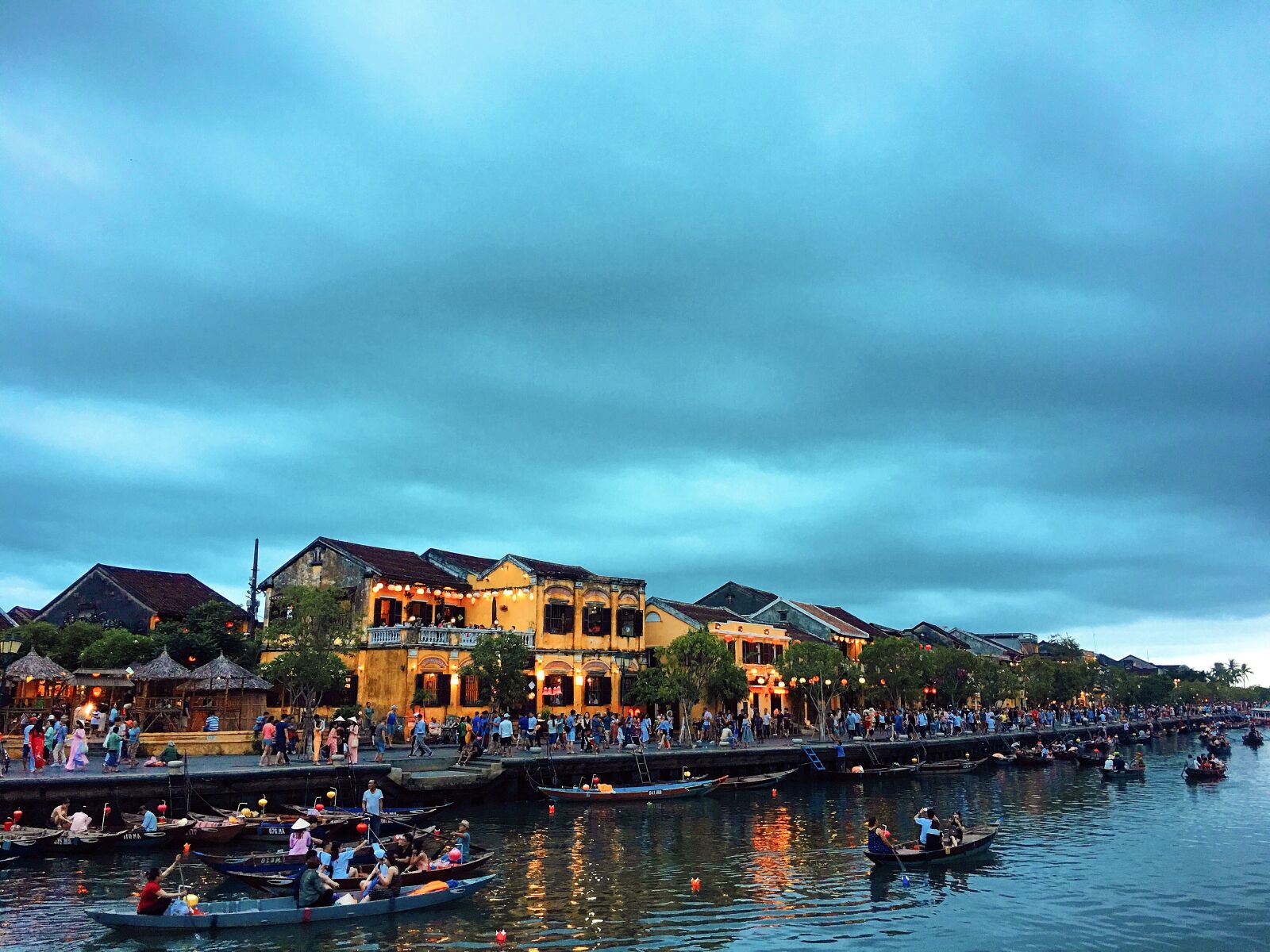 iPhone 6s Plus back camera 4.15mm f/2.2 sample photo. Hoian, river, town photography