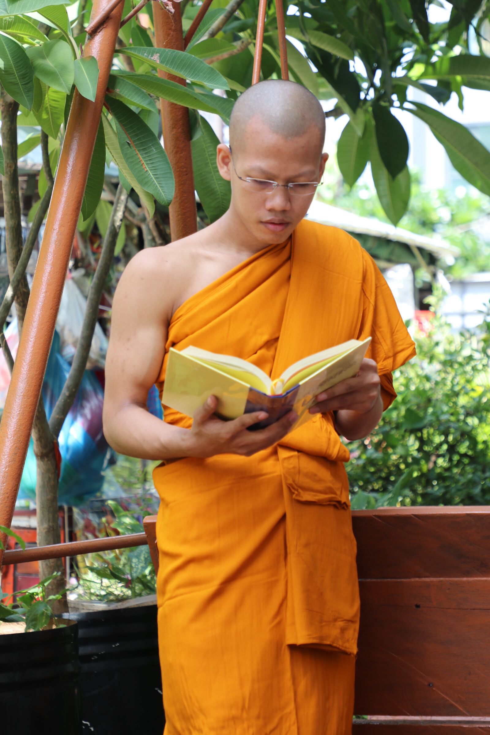 Canon EF 24-105mm F4L IS II USM sample photo. Cambodia, monk, buddhism photography