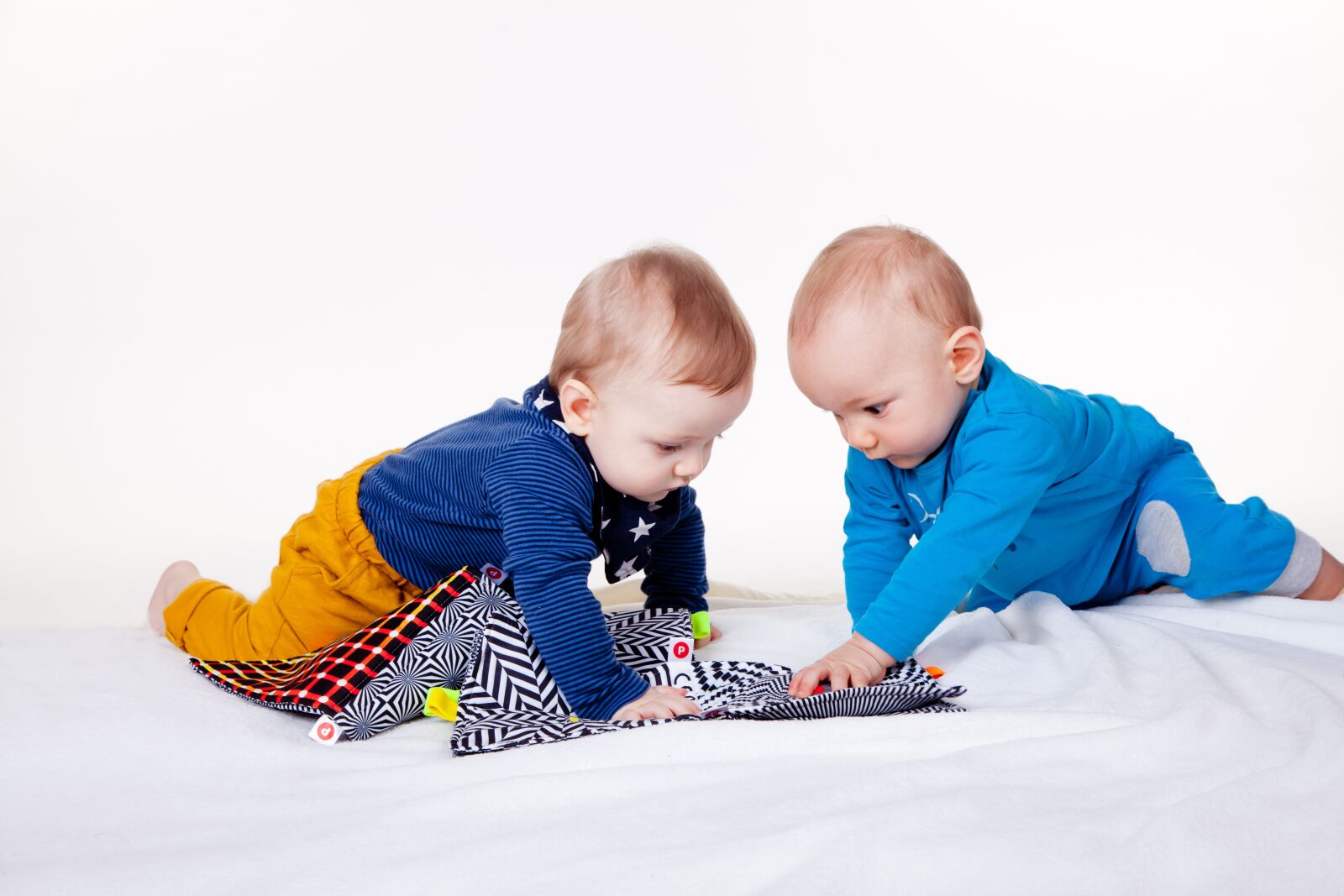 Canon EOS 5D Mark II sample photo. Small children, charming, fun photography